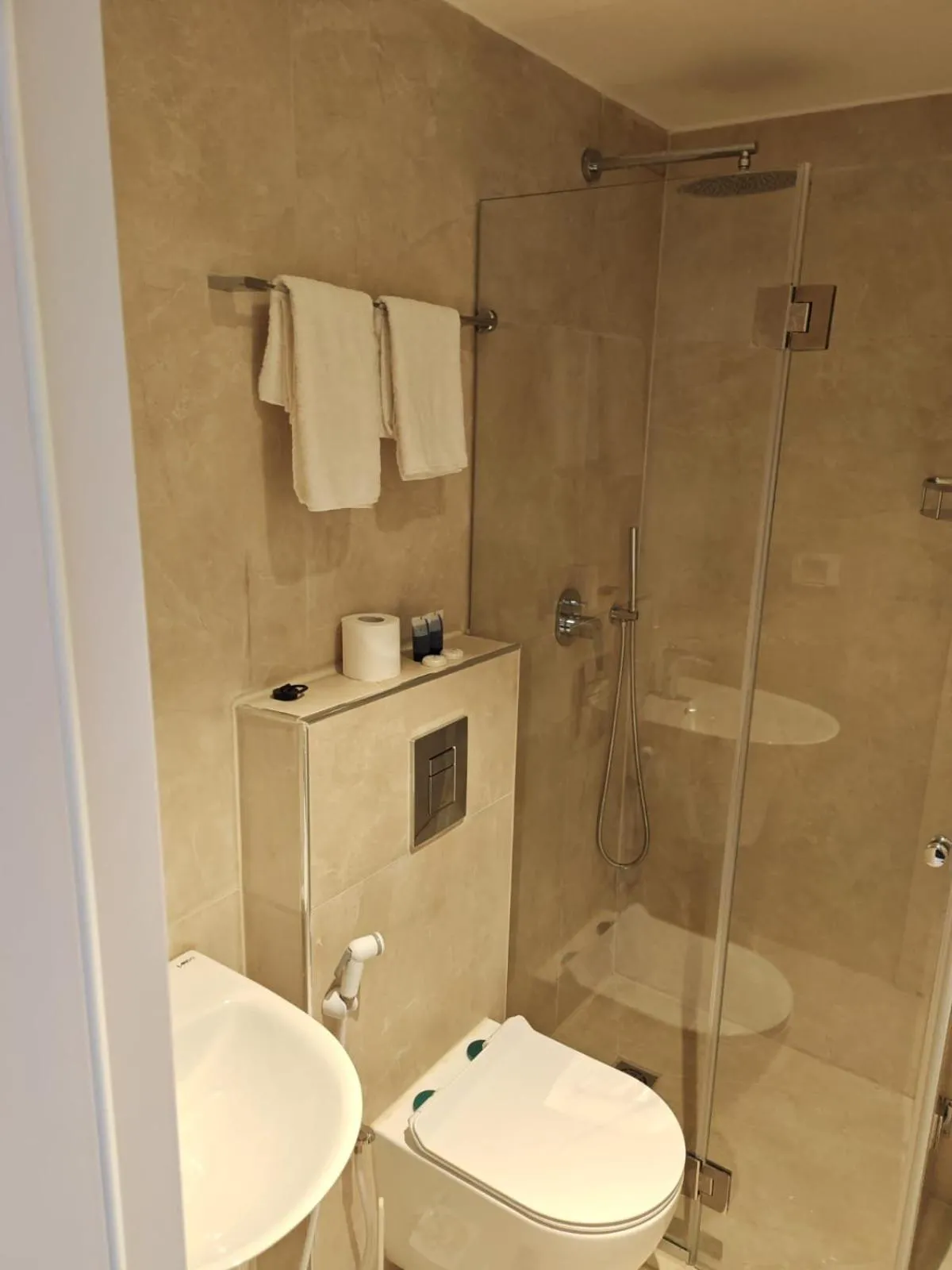 Bathroom in New Metropole Hotel - Jerusalem