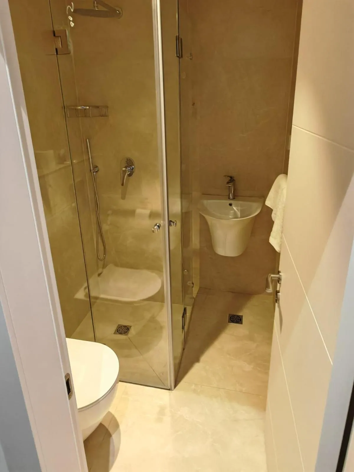 Shower in New Metropole Hotel - Jerusalem
