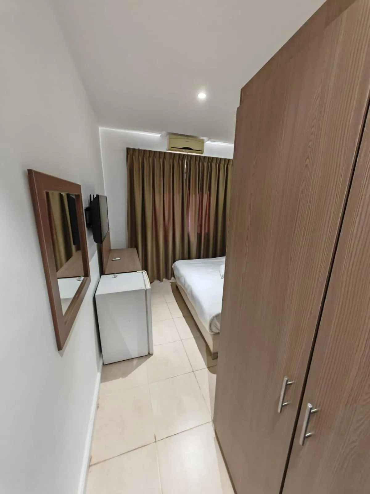 Bedroom, Bed in New Metropole Hotel - Jerusalem