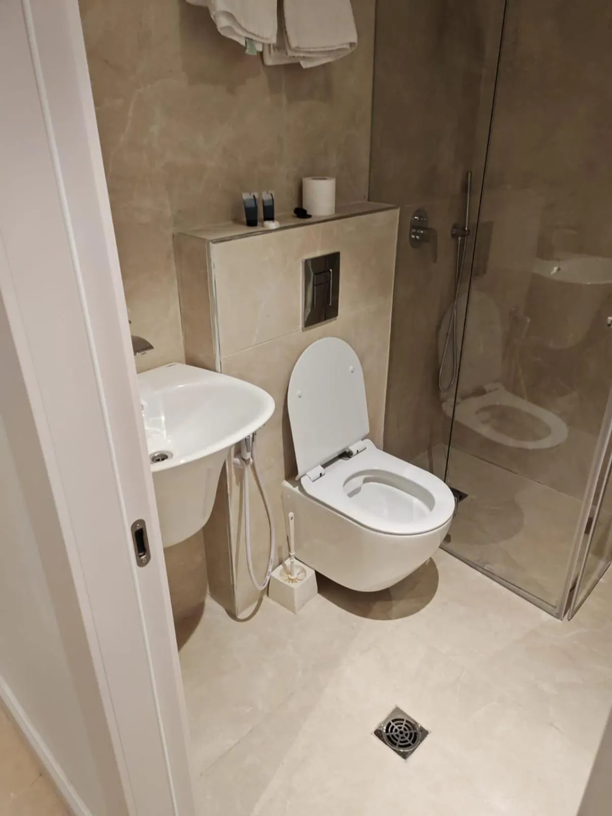 Bathroom in New Metropole Hotel - Jerusalem