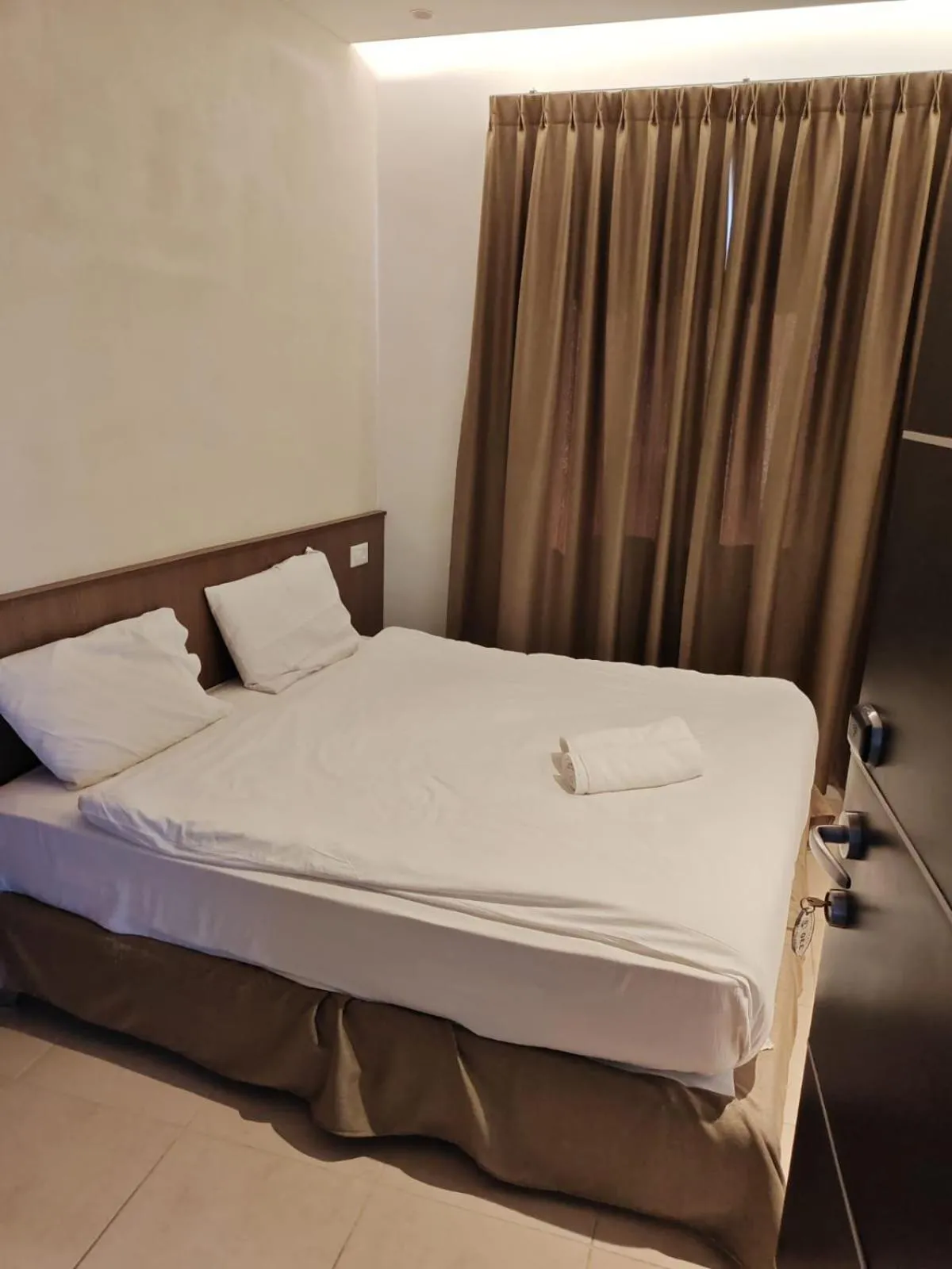 Bed in New Metropole Hotel - Jerusalem