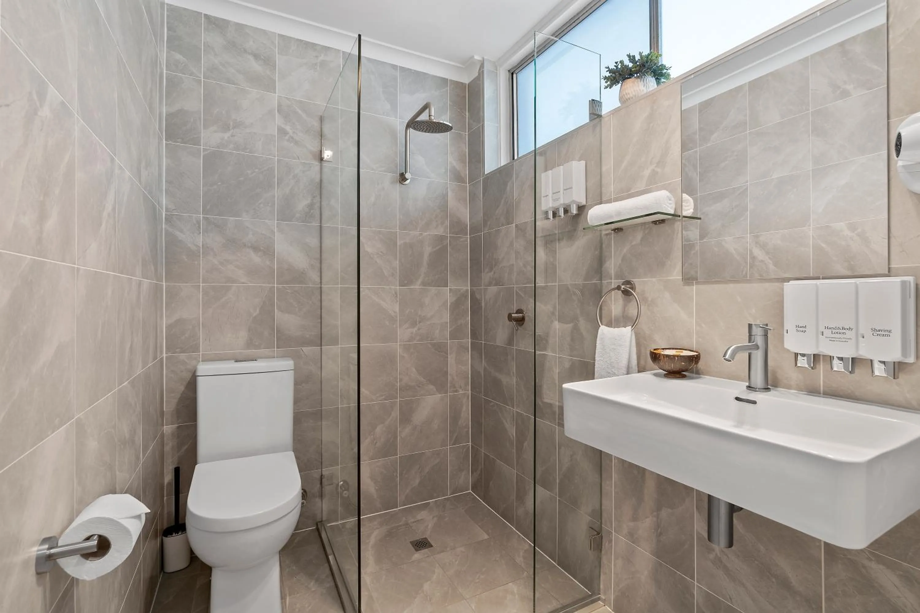 Shower in Mollymook Motel