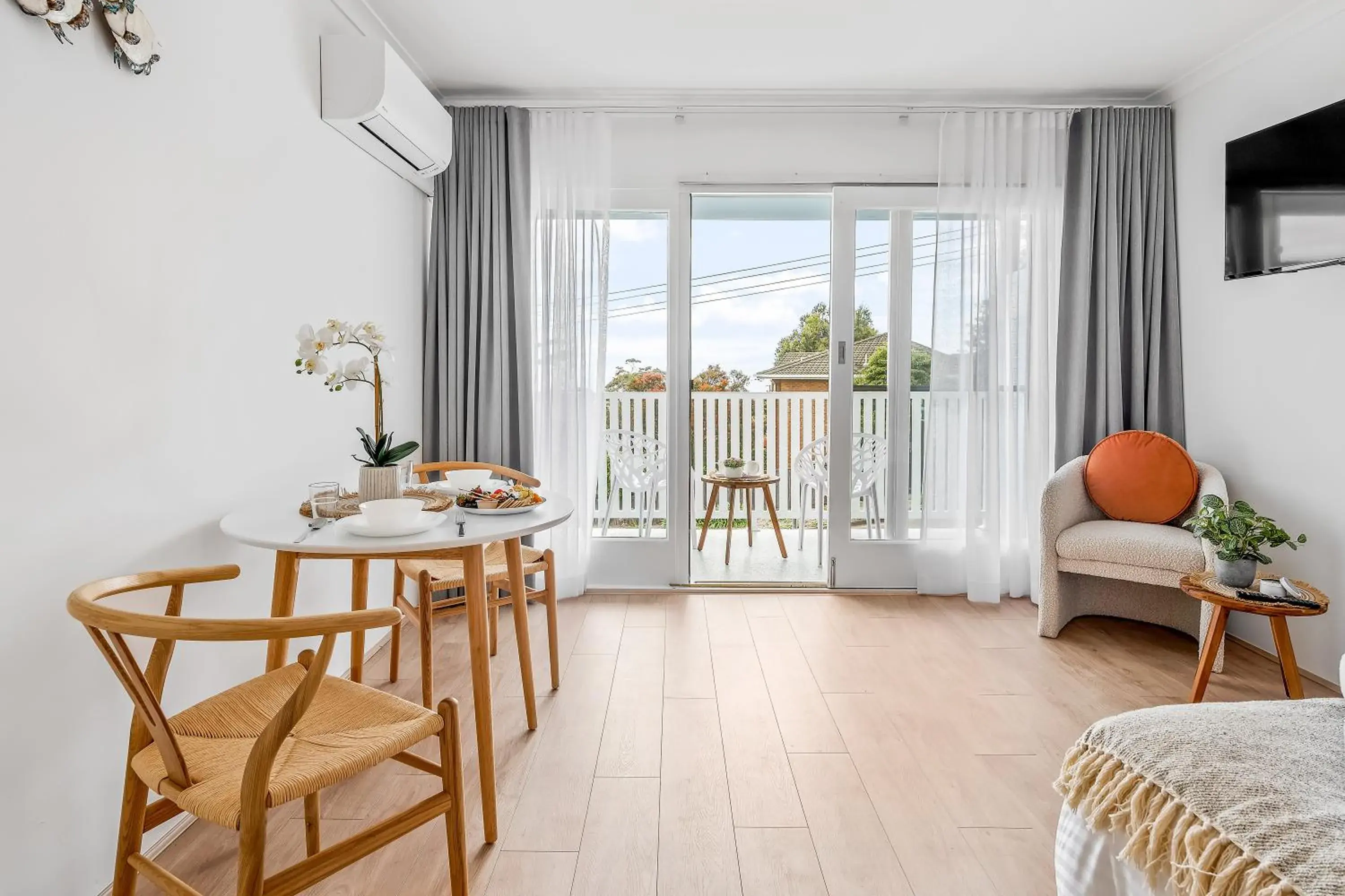 Executive Queen Room with Sea View in Mollymook Motel Executive Queen Room with Sea View in Mollymook Motel