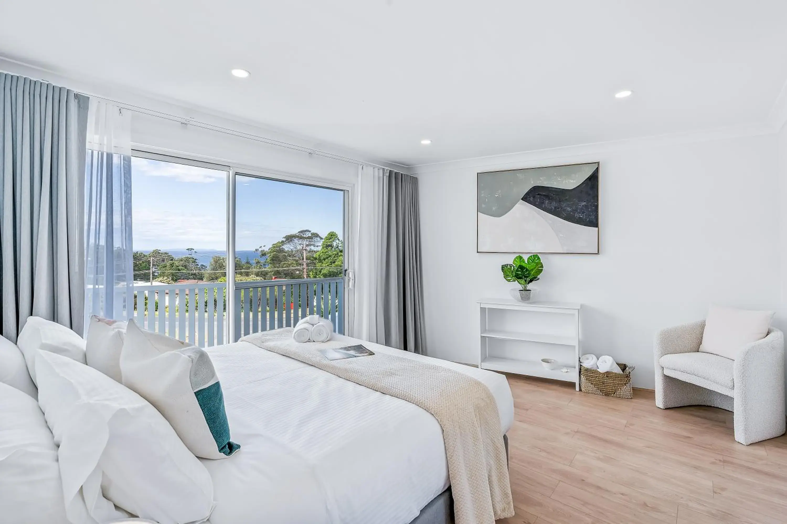 Executive Spa King Room with Sea View in Mollymook Motel Executive Spa King Room with Sea View in Mollymook Motel