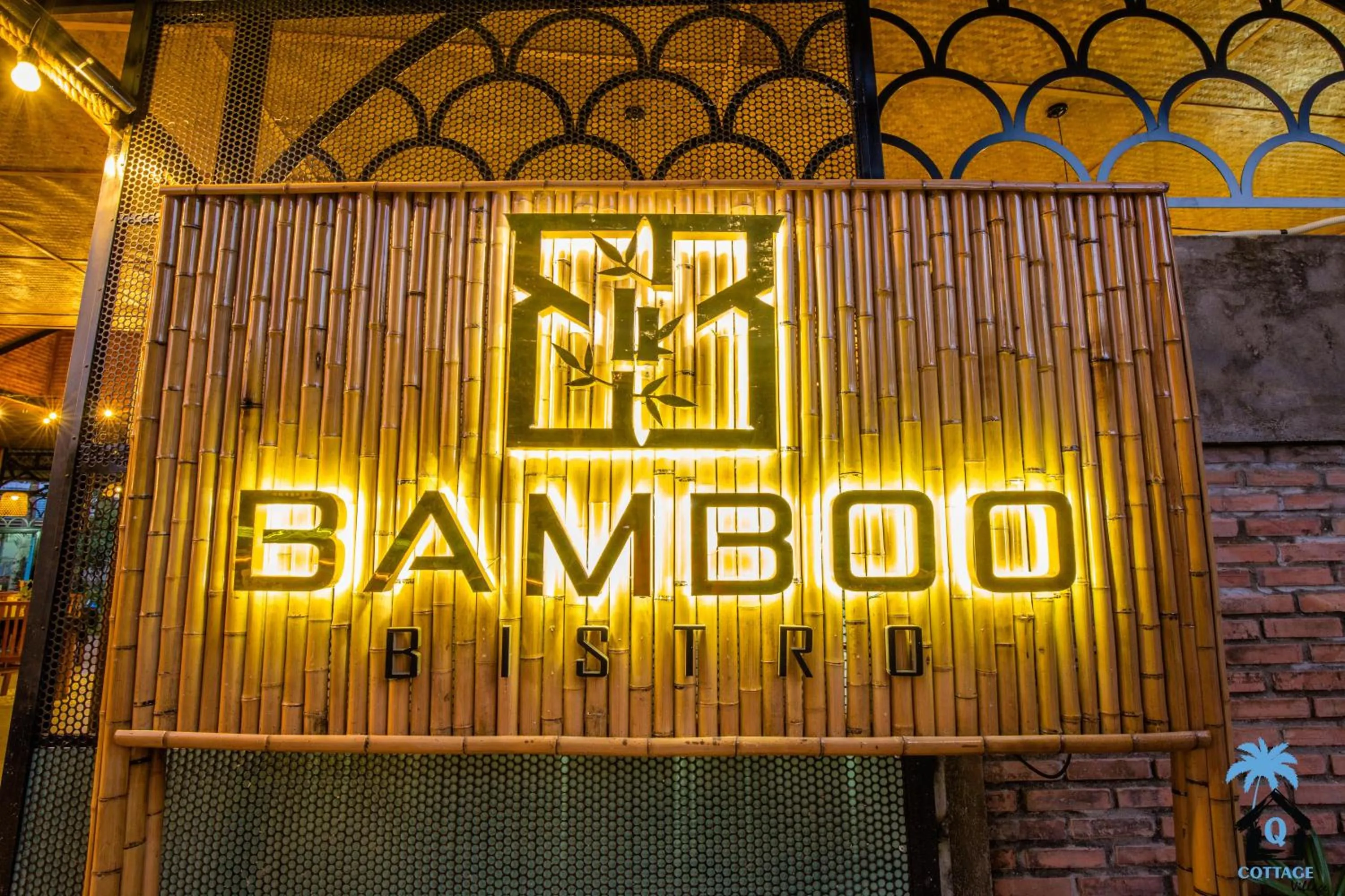 Restaurant/places to eat in Cottage Village