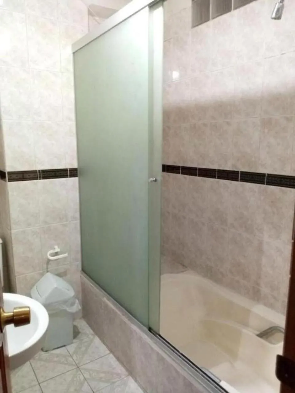 Shower in Hotel Avenida