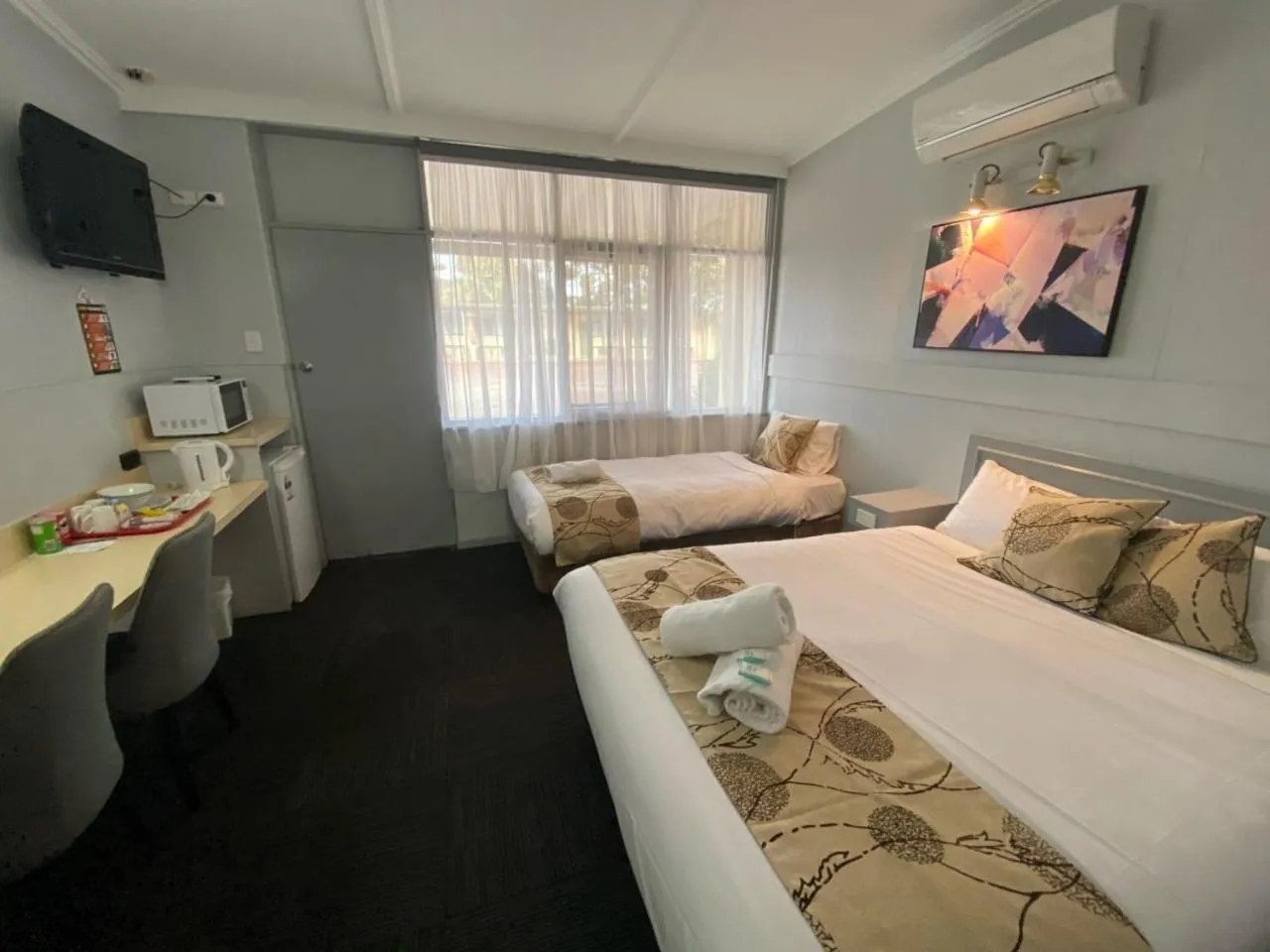 Bed in Charlton Motel