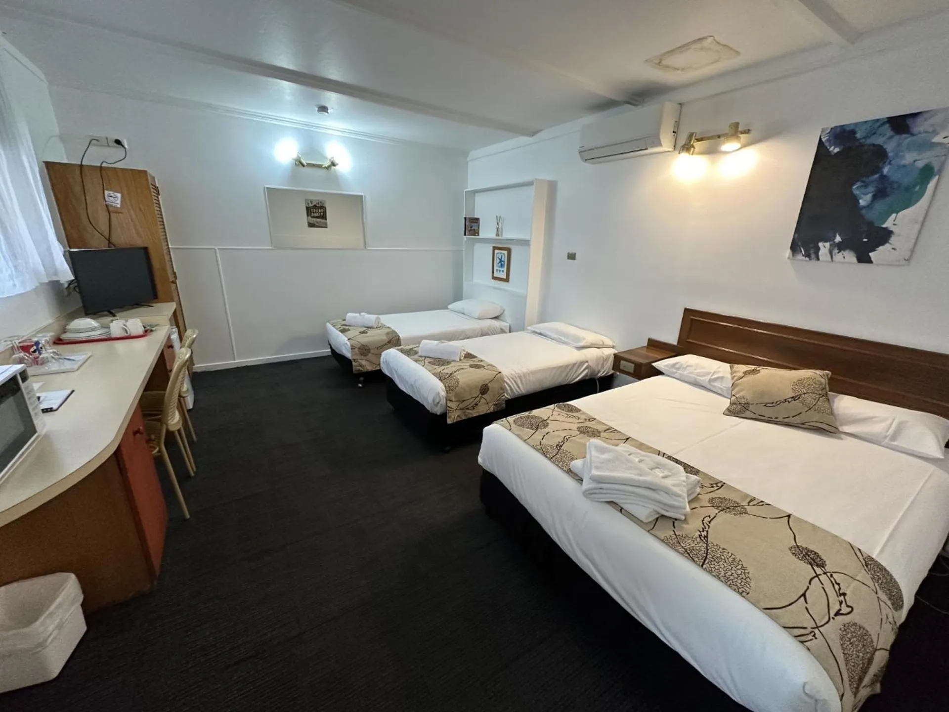 Bed in Charlton Motel