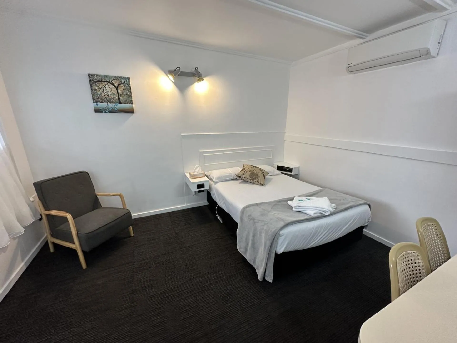 Bed in Charlton Motel