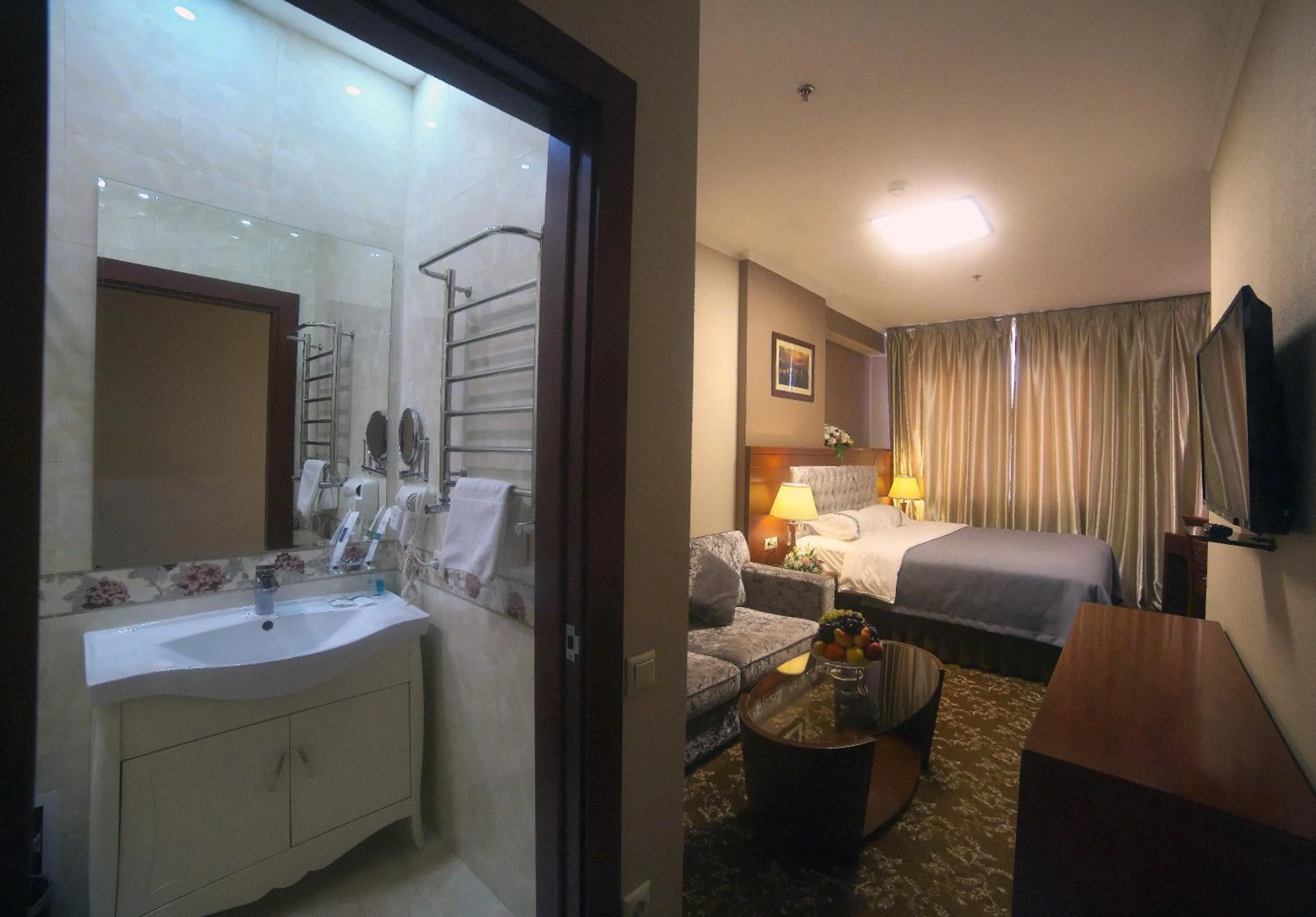 Photo of the whole room, Bed in Grand Voyage Hotel