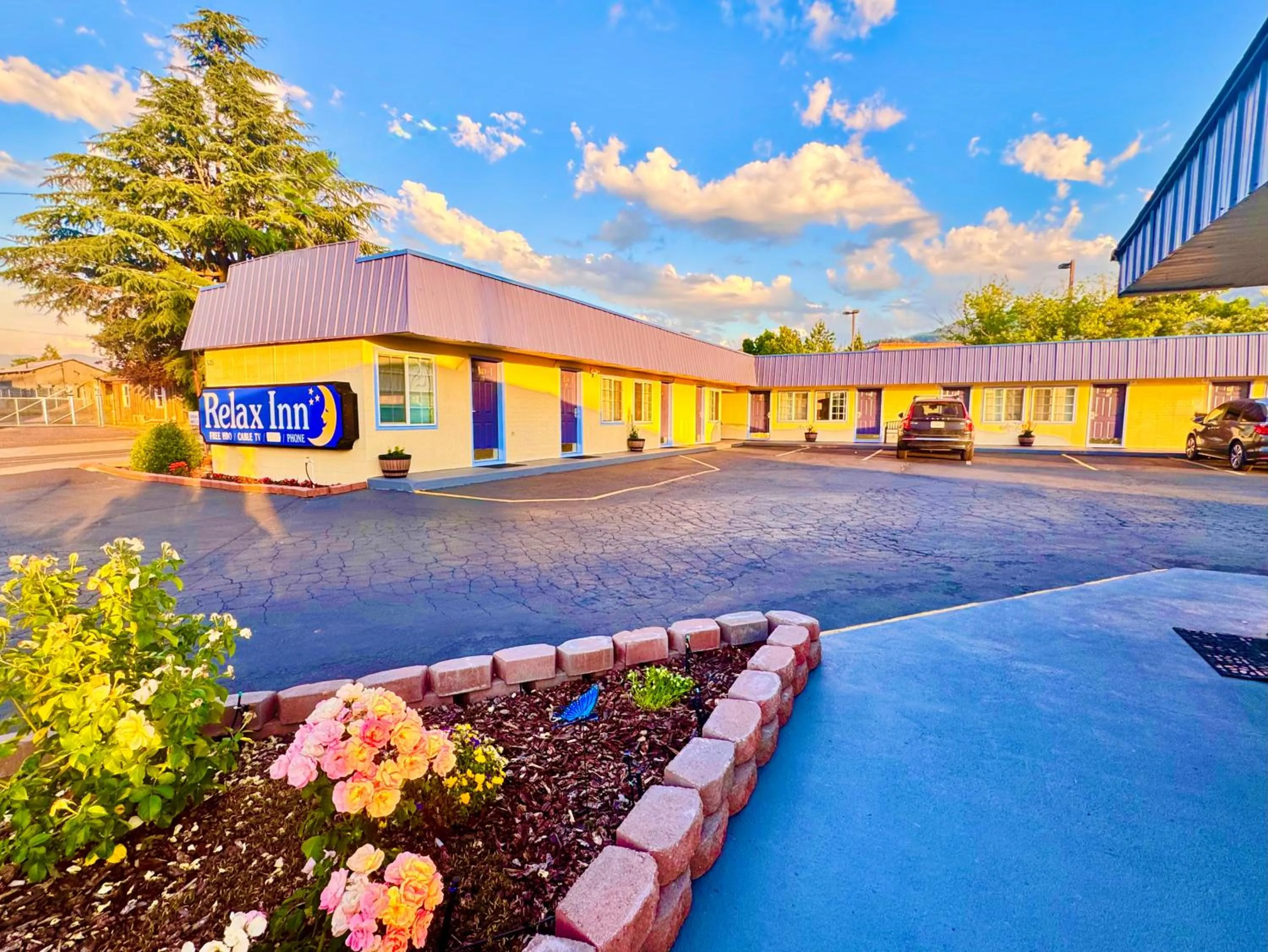 Property building in Relax Inn At Ashland