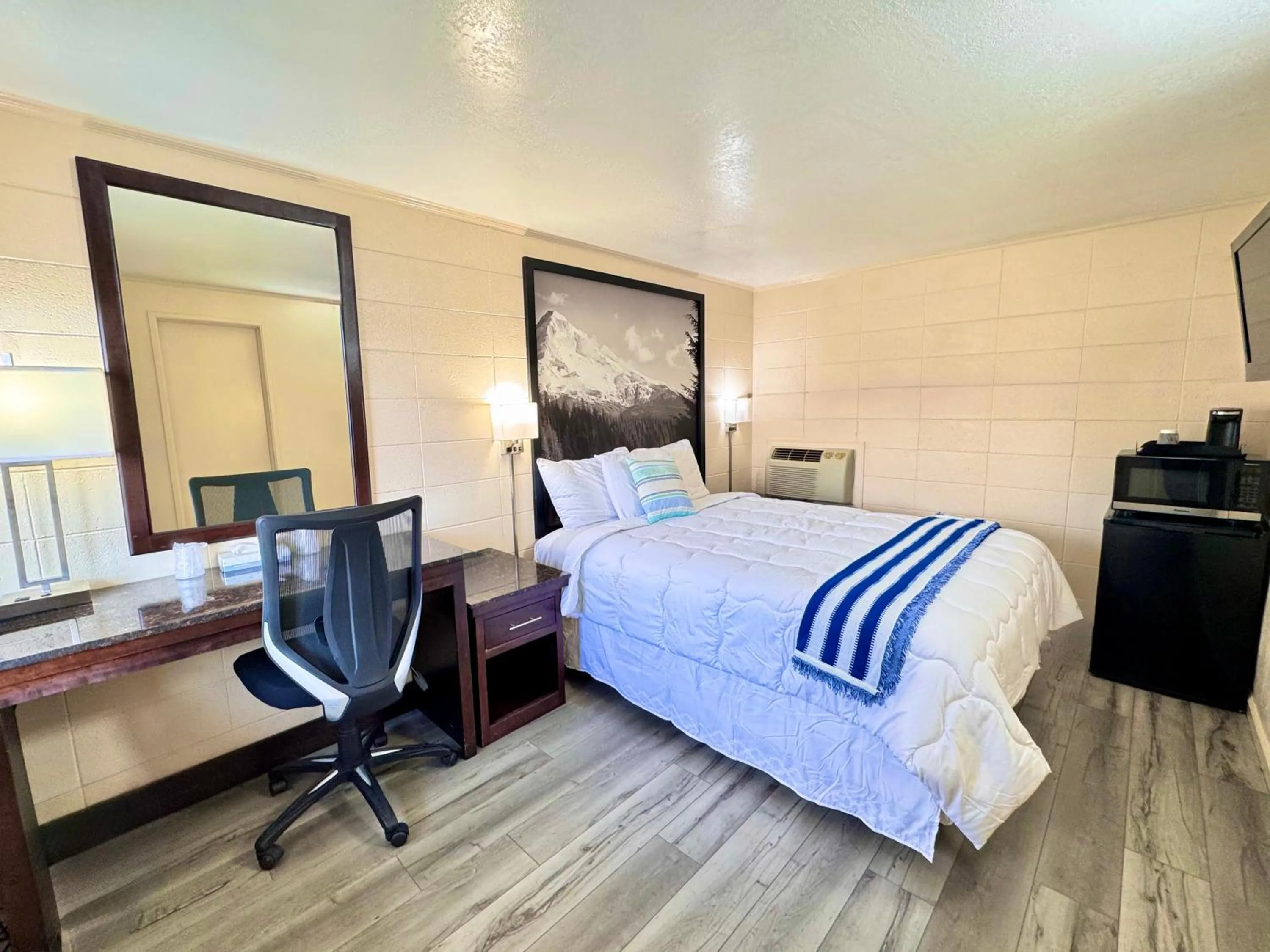 TV and multimedia in Relax Inn At Ashland