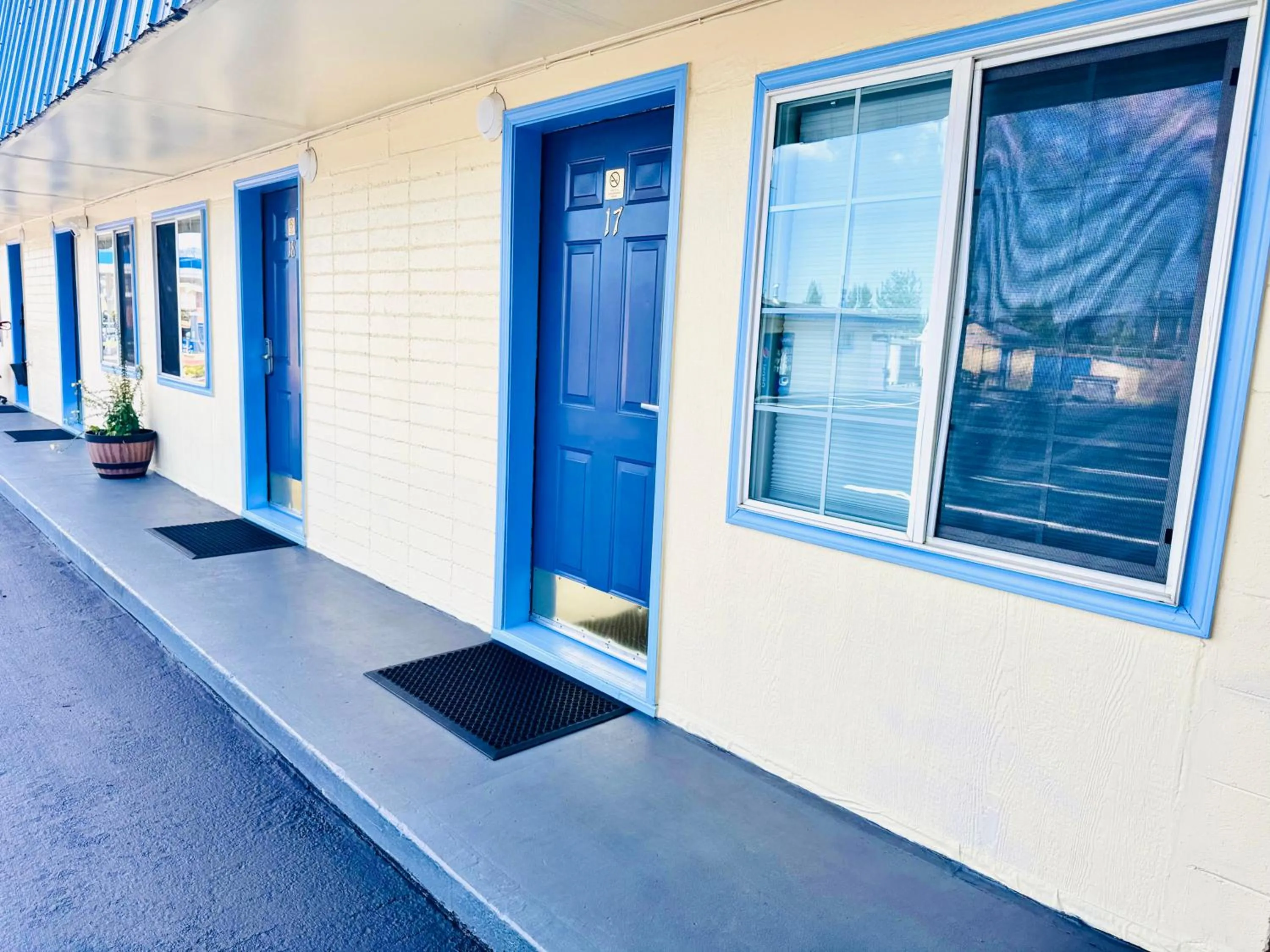 Property building in Relax Inn At Ashland