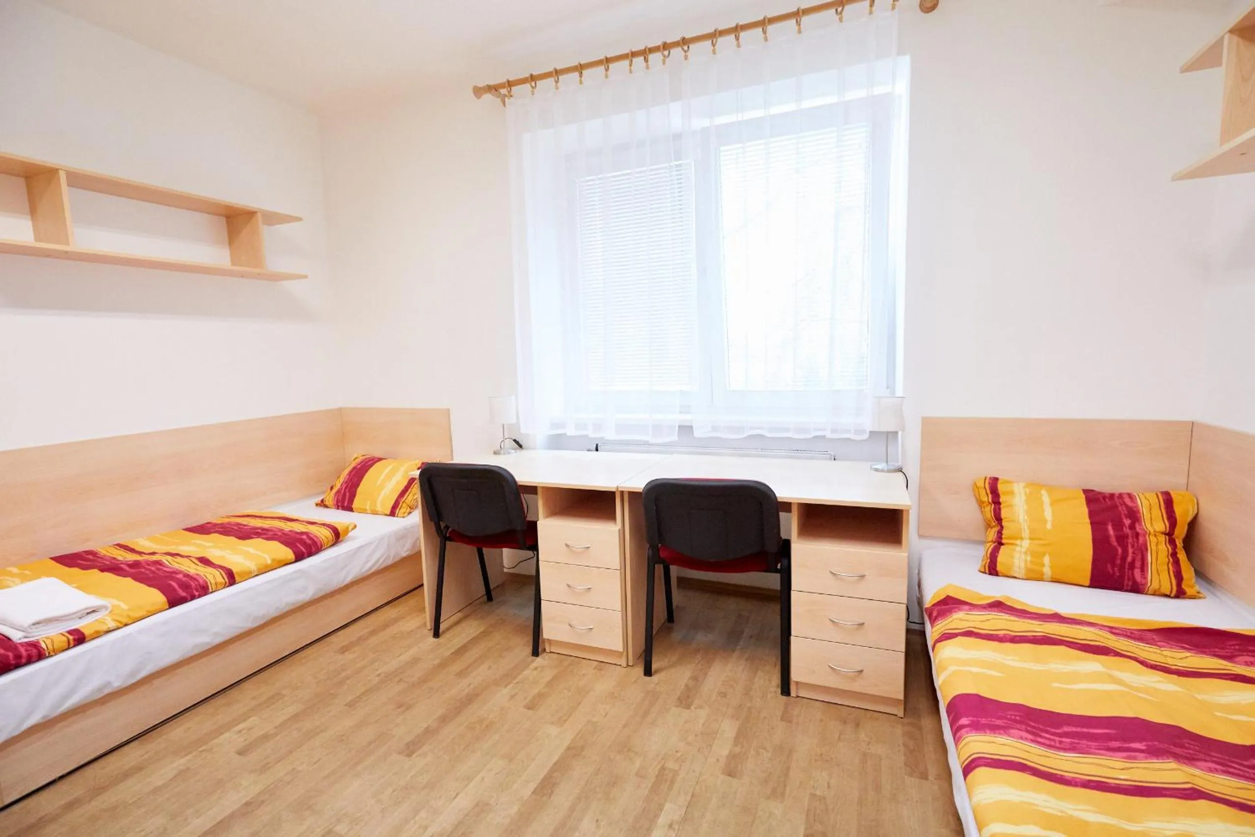 Seating area, Bed in University Hotel