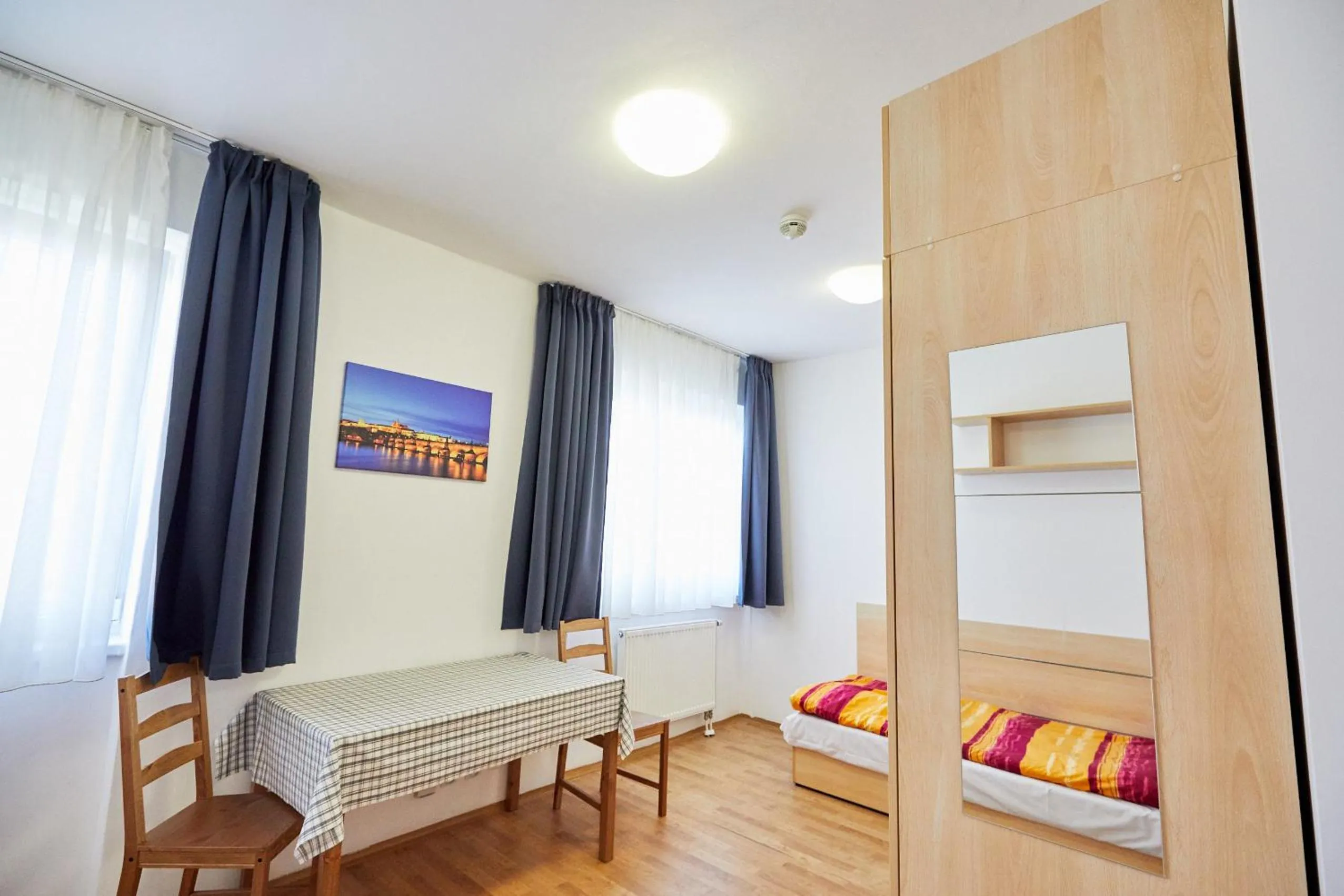 Seating area, Bed in University Hotel