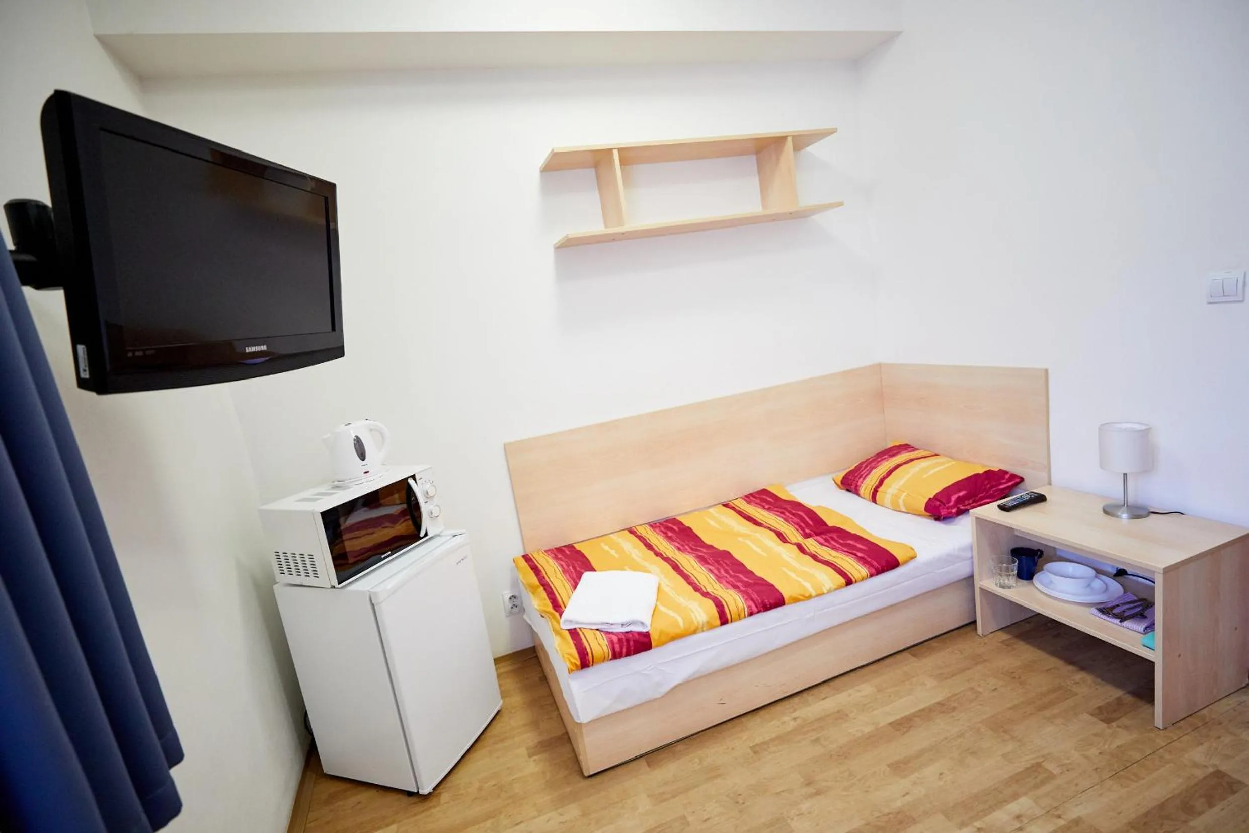 TV and multimedia, Bed in University Hotel