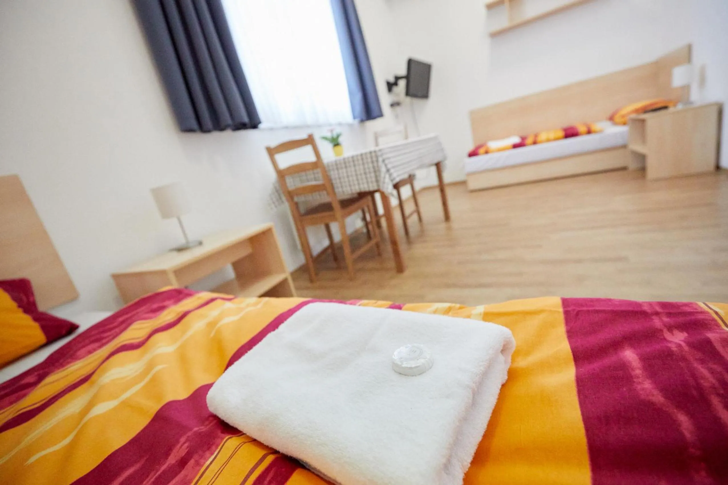 Seating area, Bed in University Hotel
