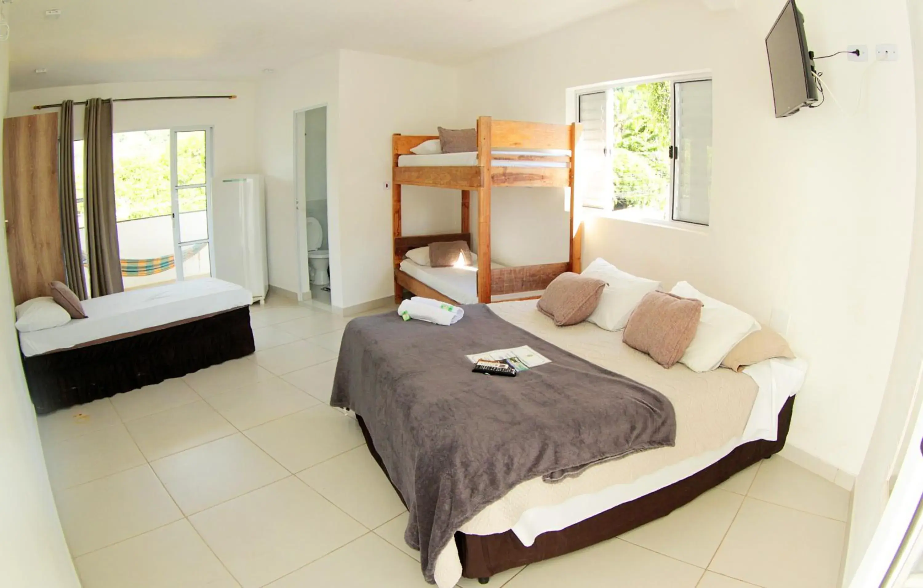 Family Room with Mountain View in Pousada Sol e Mar Family Room with Mountain View in Pousada Sol e Mar