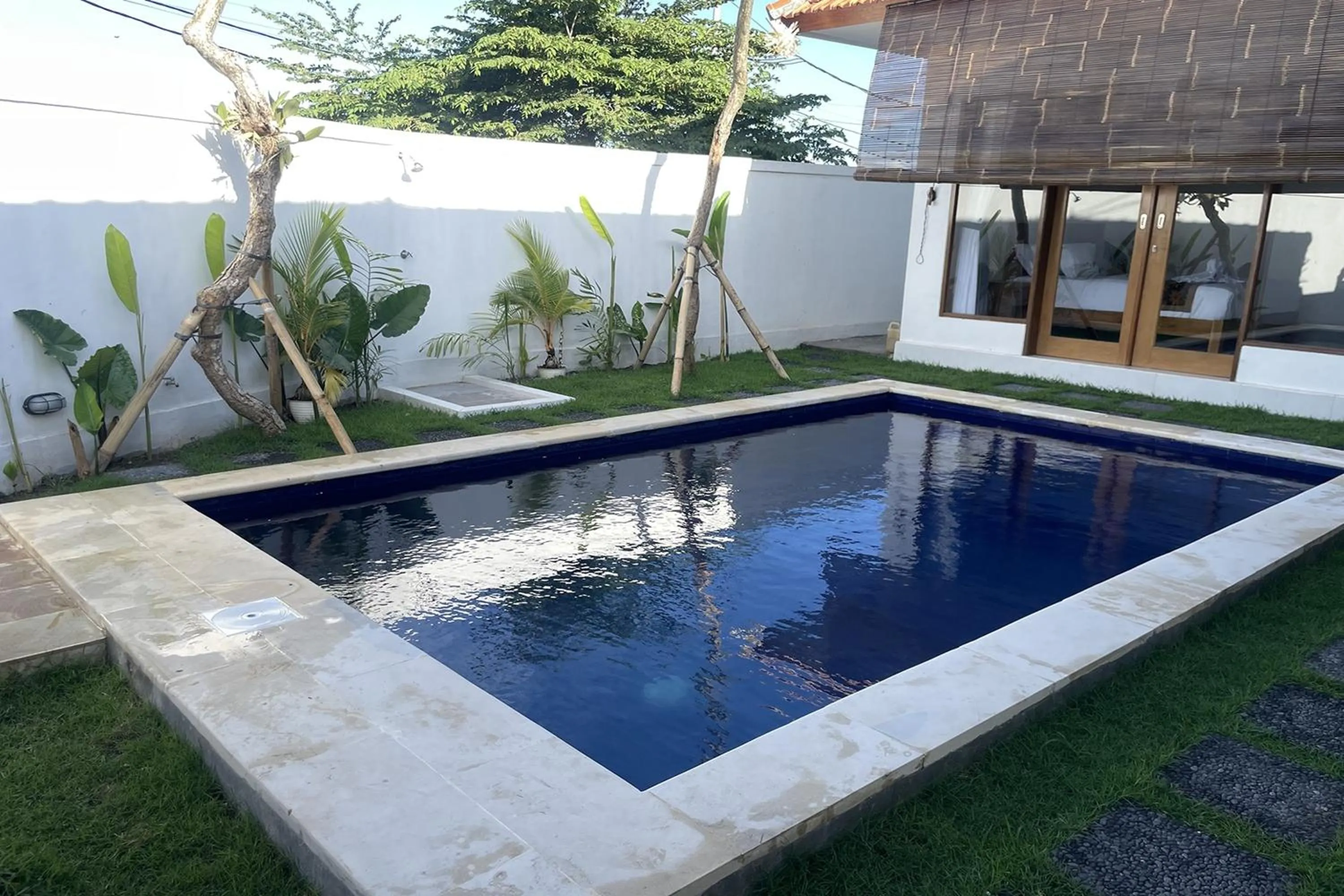 Swimming pool in The Wina Villa 01