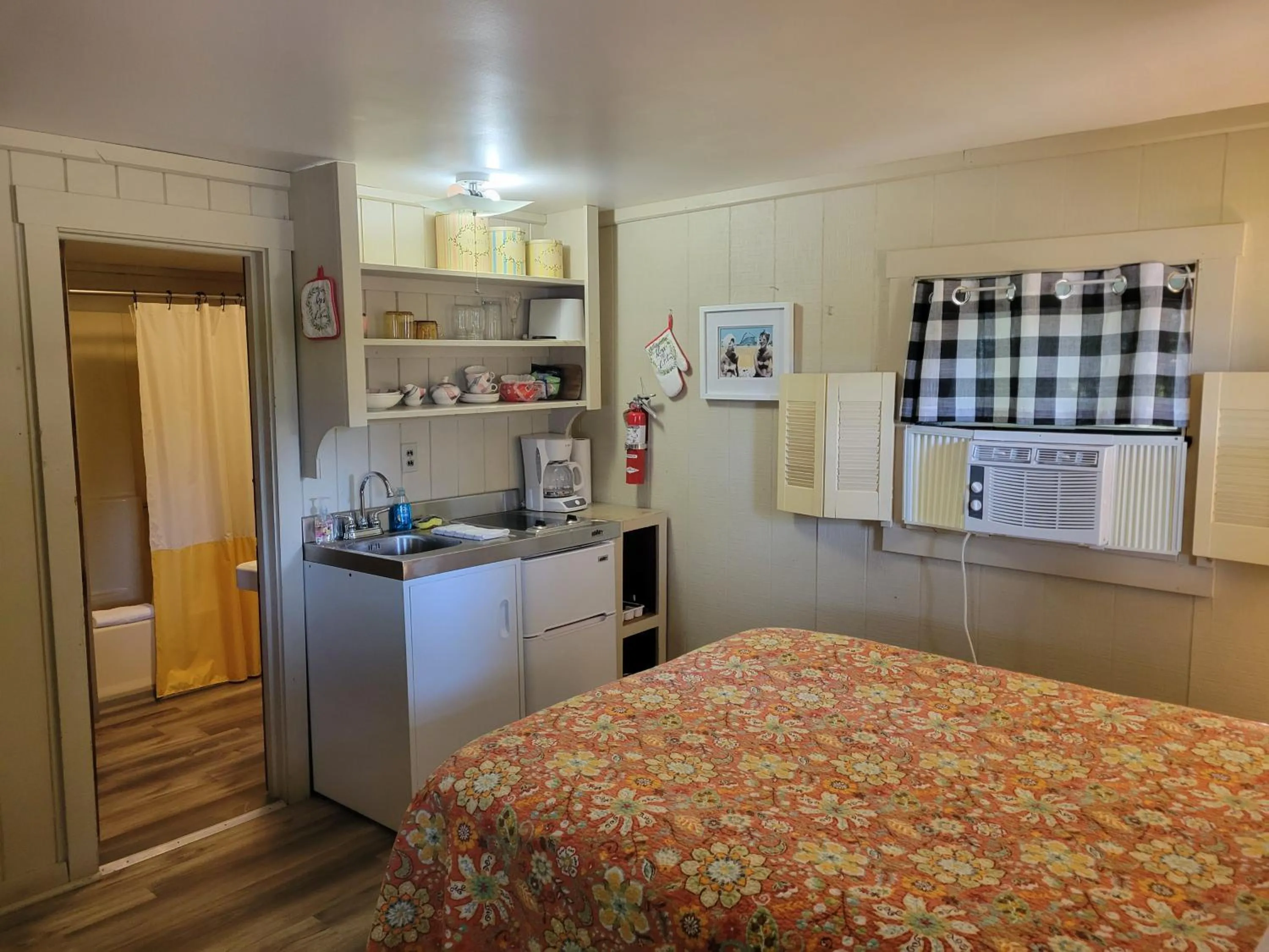 Bed in Cottage Place on Squam Lake