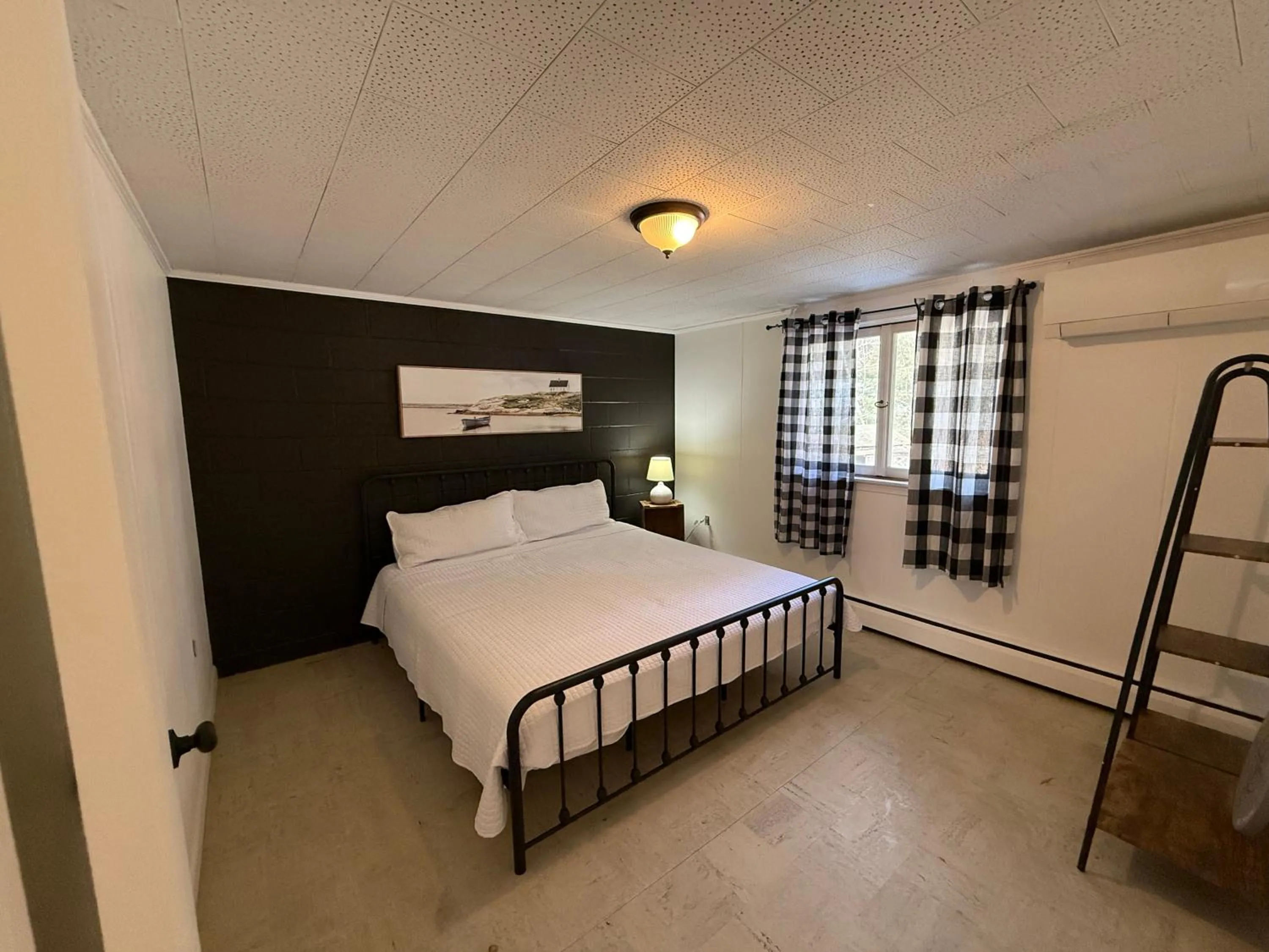 Bed in Cottage Place on Squam Lake