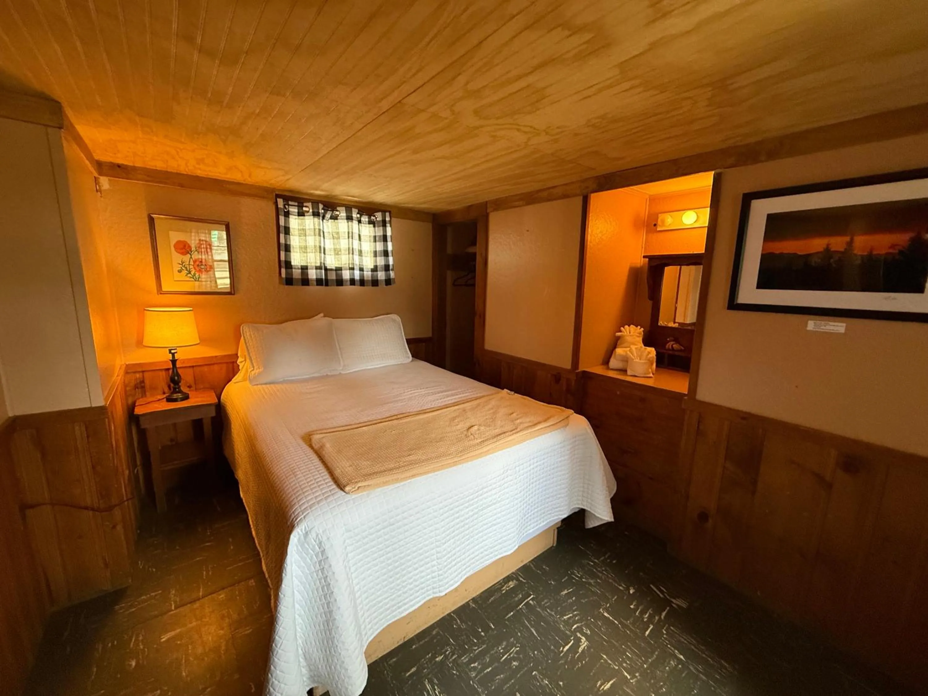Bed in Cottage Place on Squam Lake