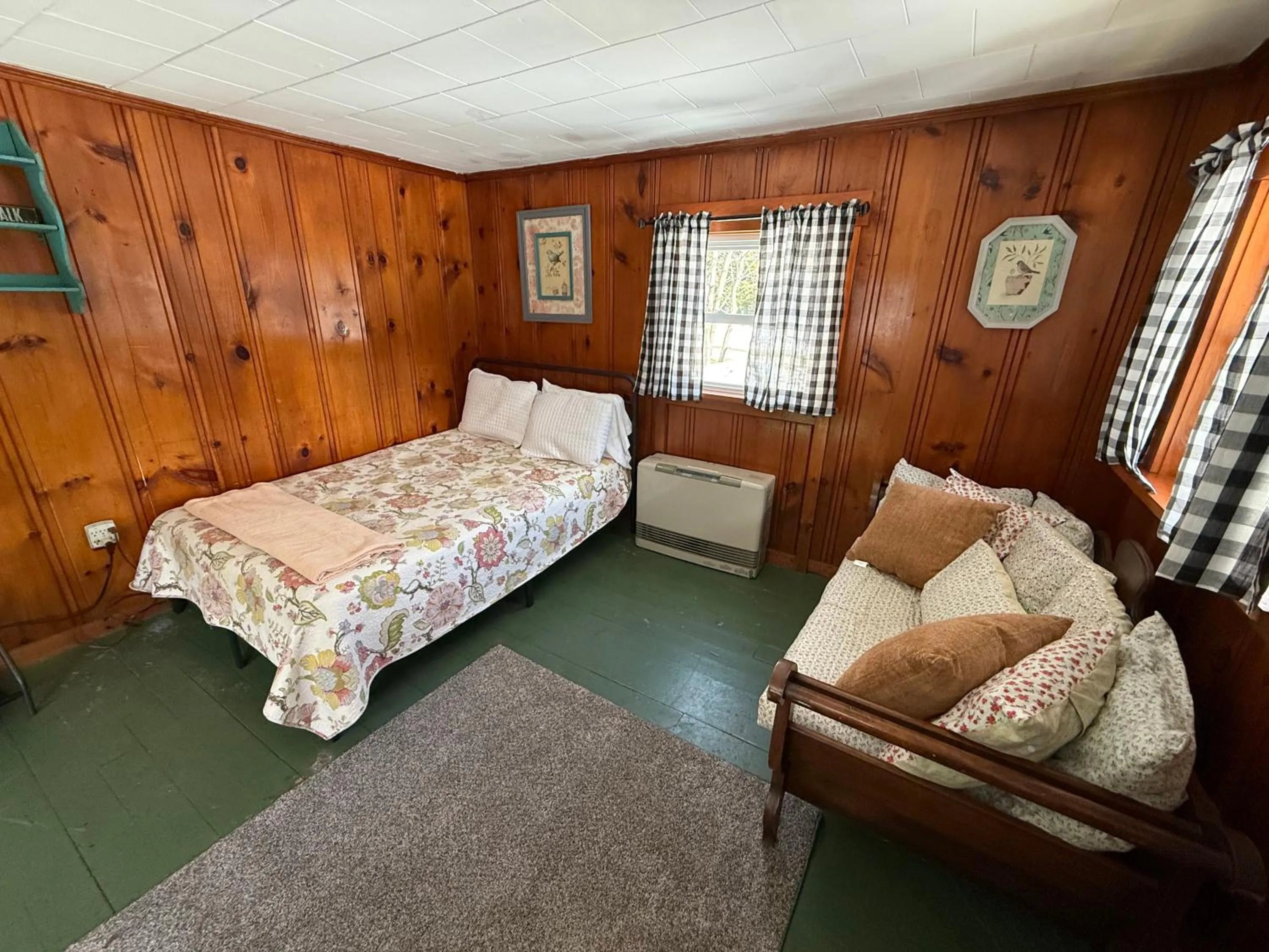 Bed in Cottage Place on Squam Lake