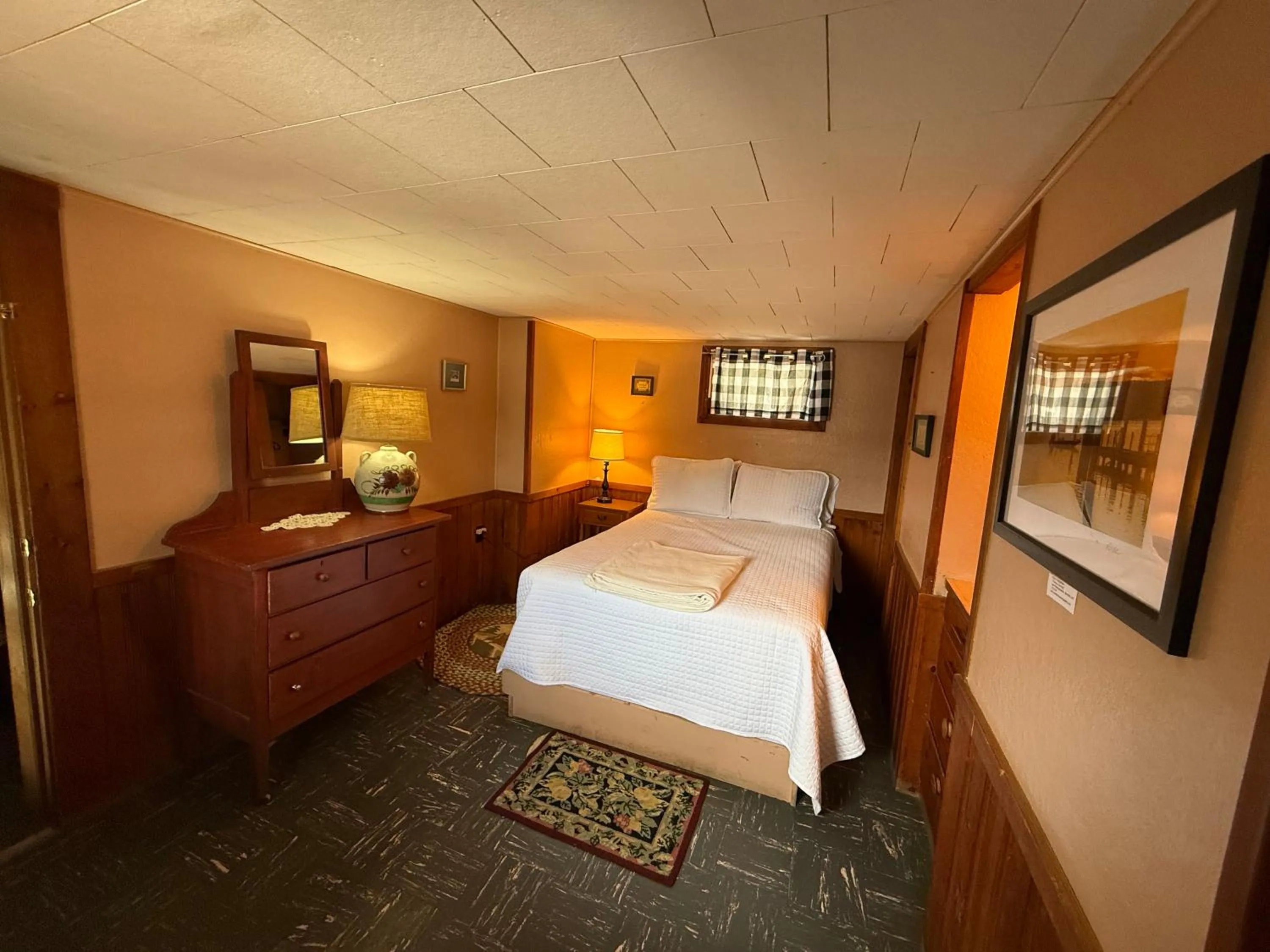 Bed in Cottage Place on Squam Lake