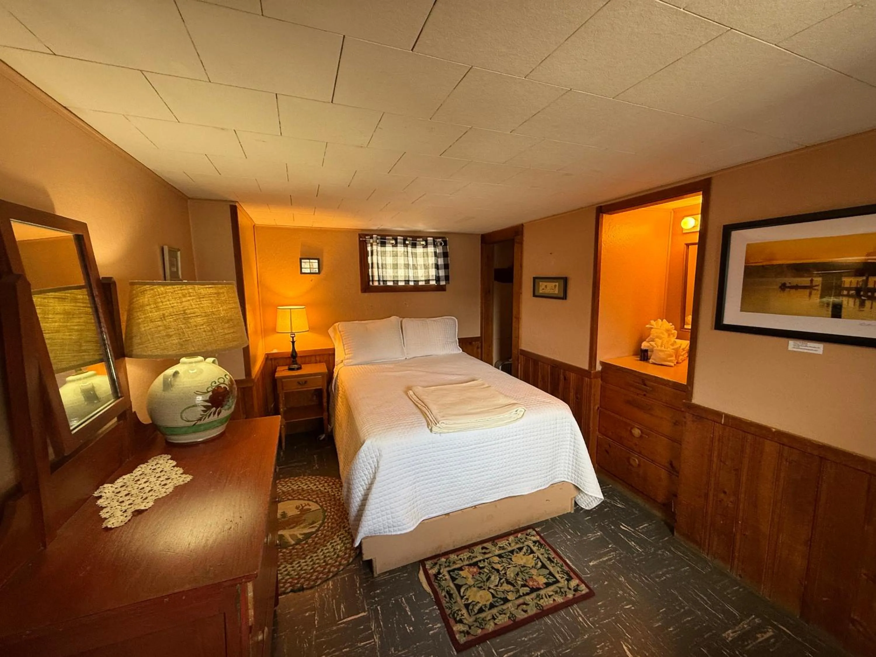 Bed in Cottage Place on Squam Lake