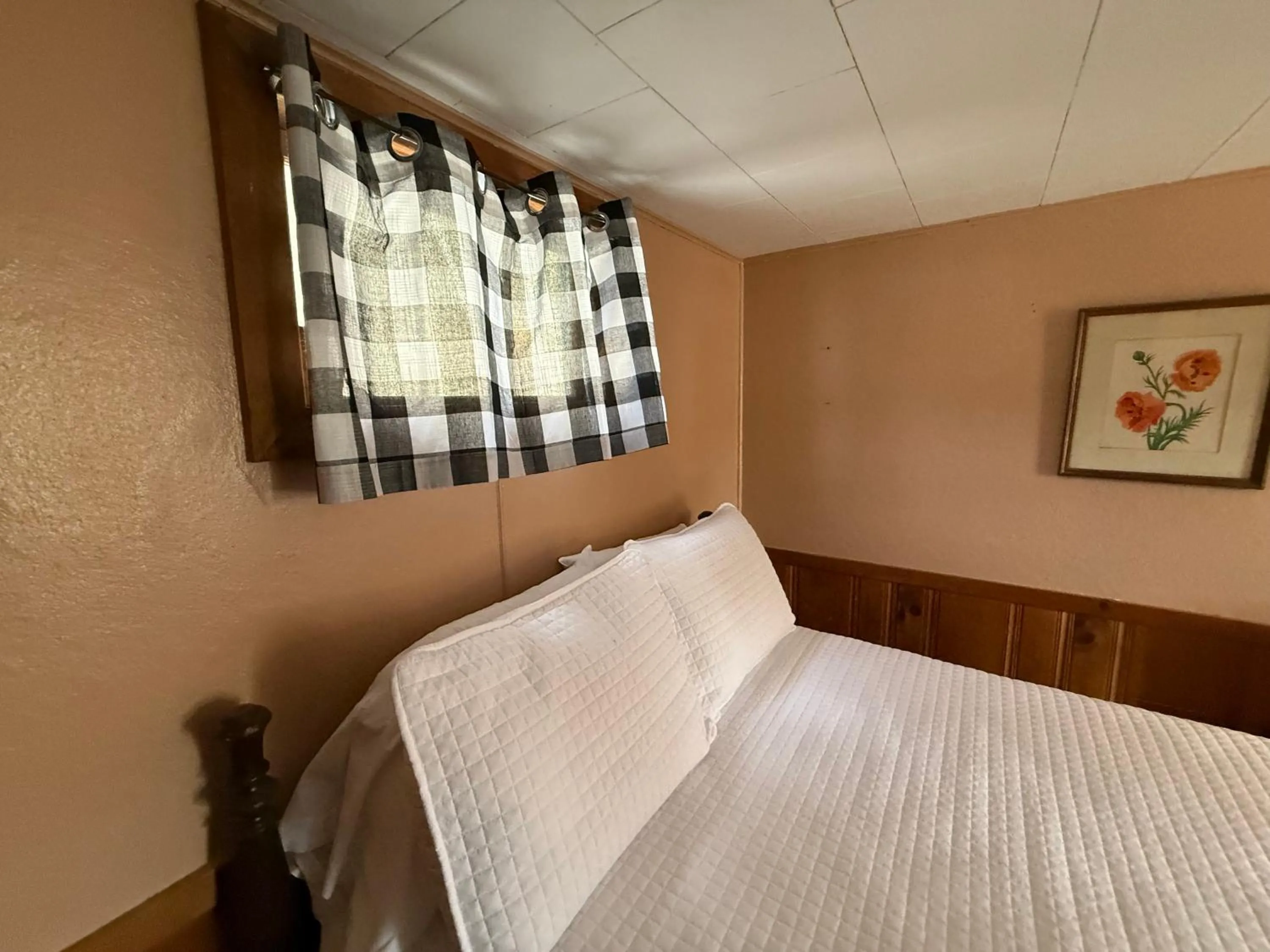 Bed in Cottage Place on Squam Lake