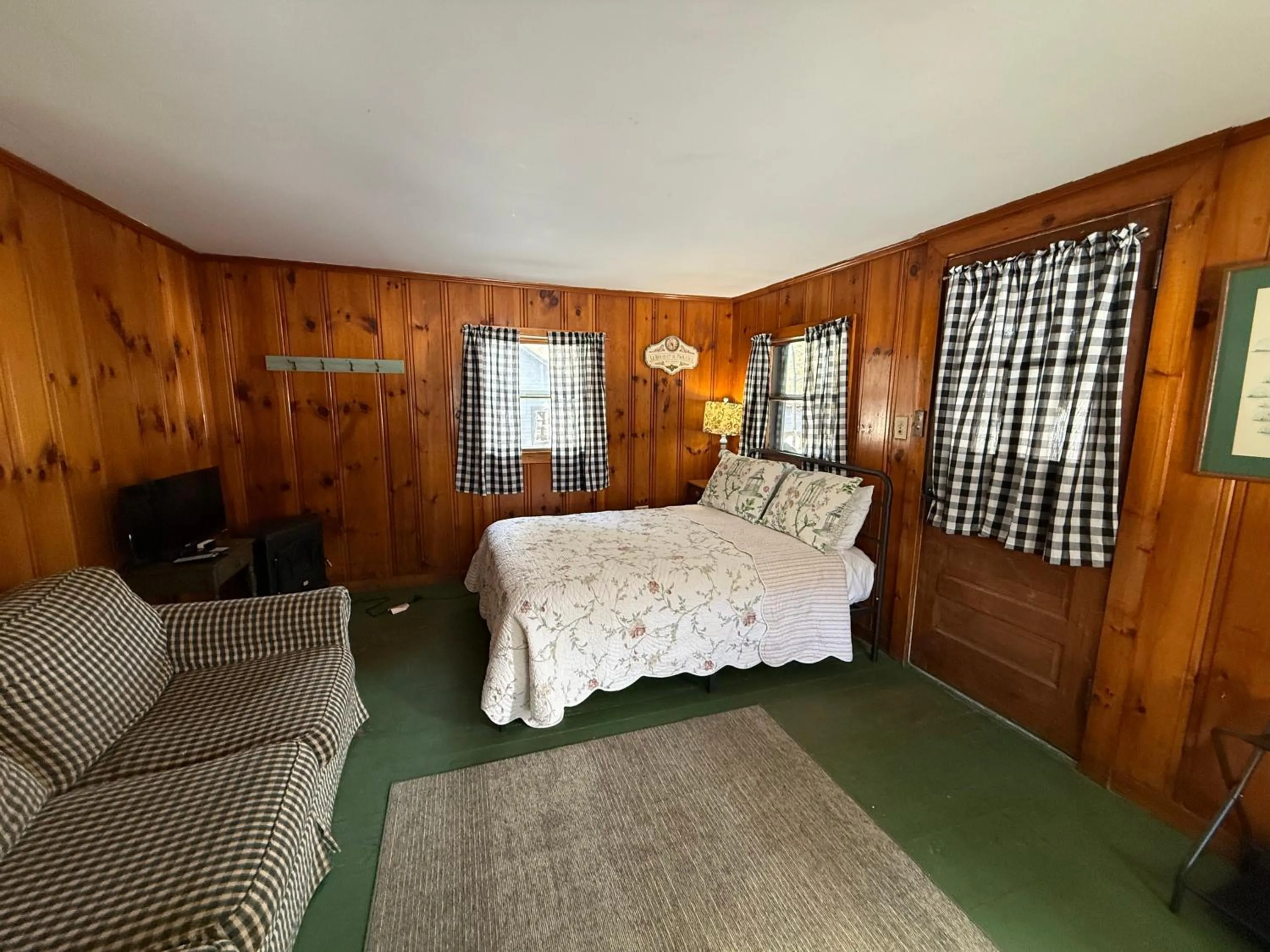 Bed in Cottage Place on Squam Lake