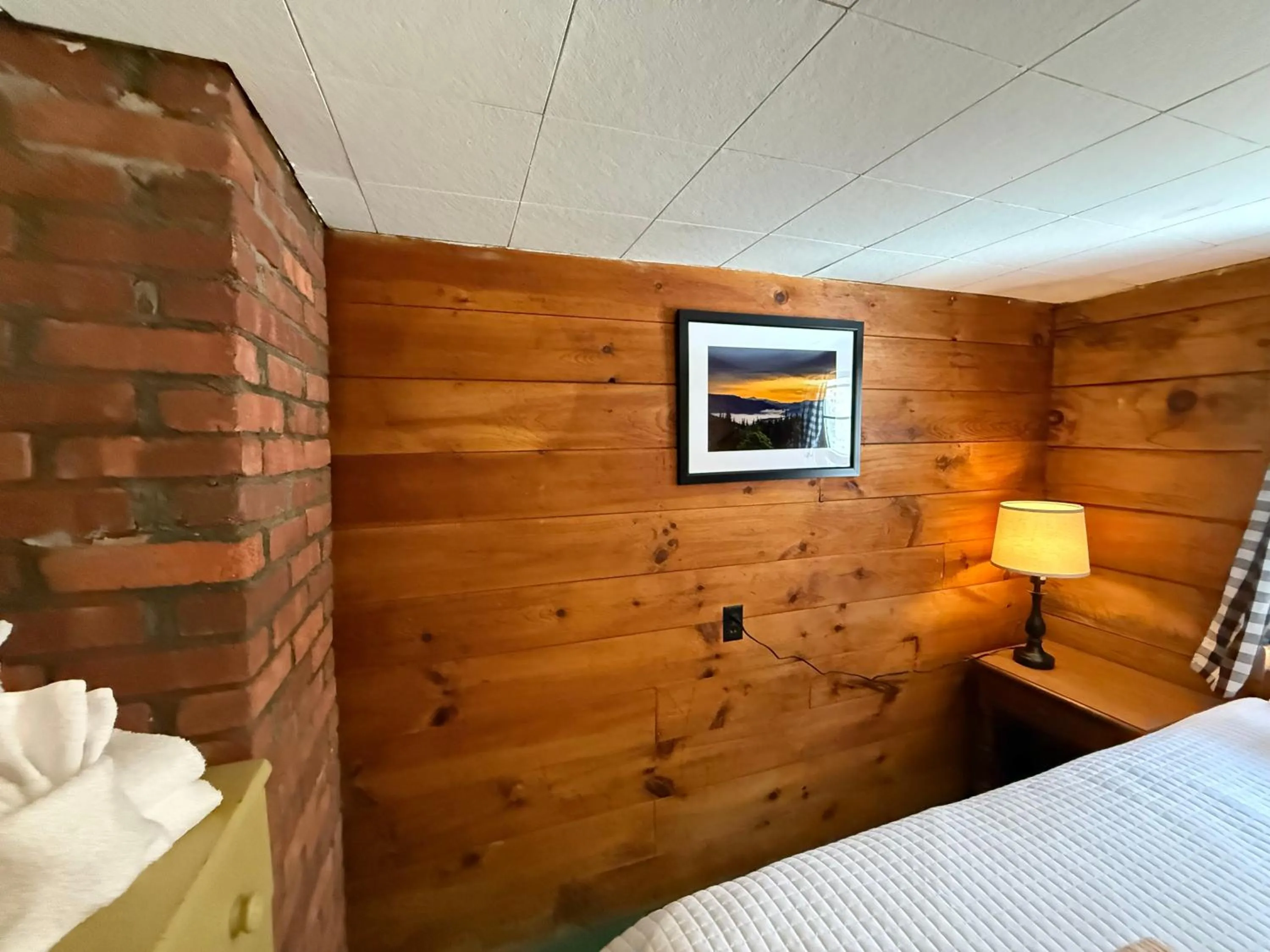 Bed in Cottage Place on Squam Lake