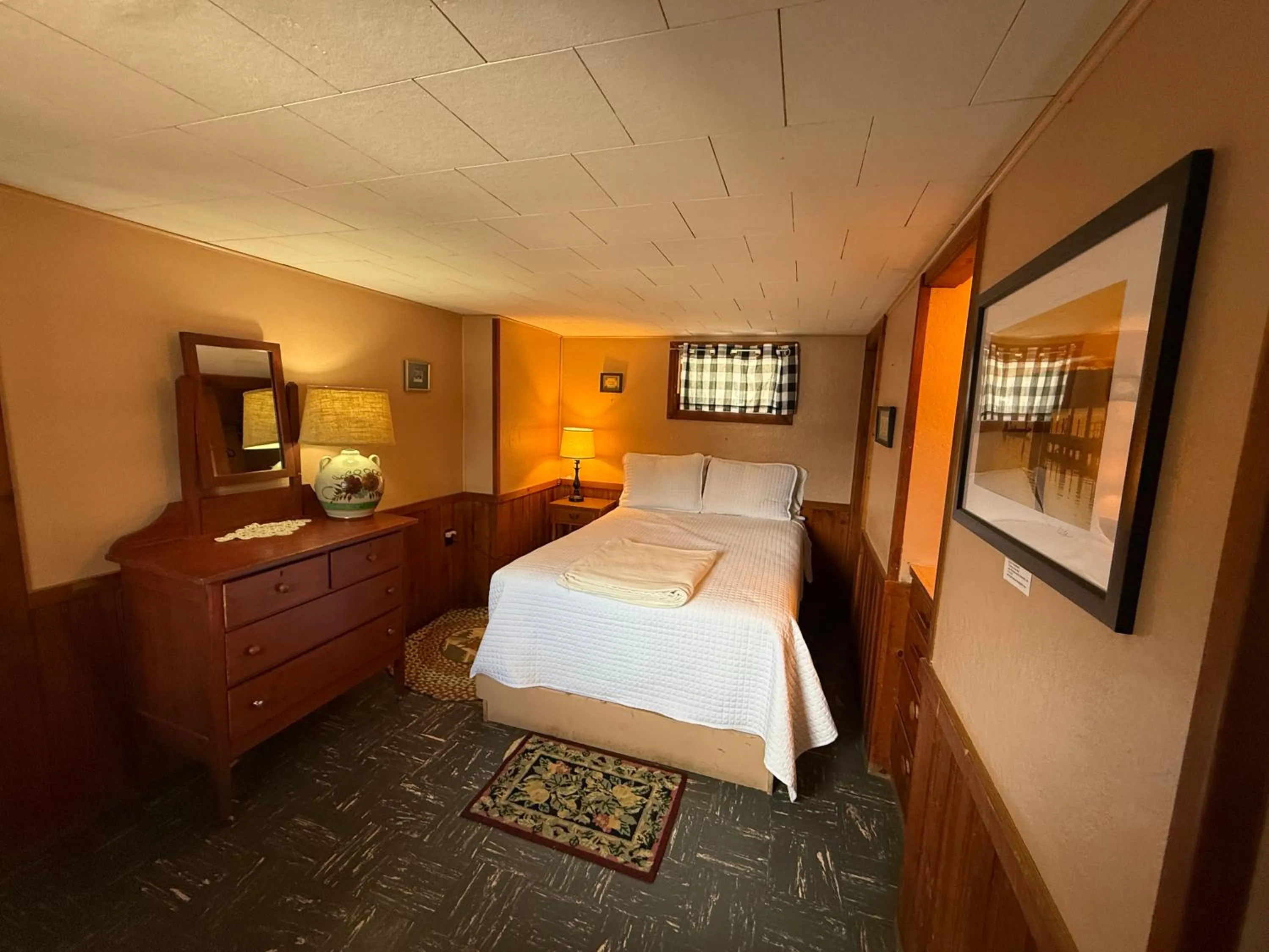 Bed in Cottage Place on Squam Lake
