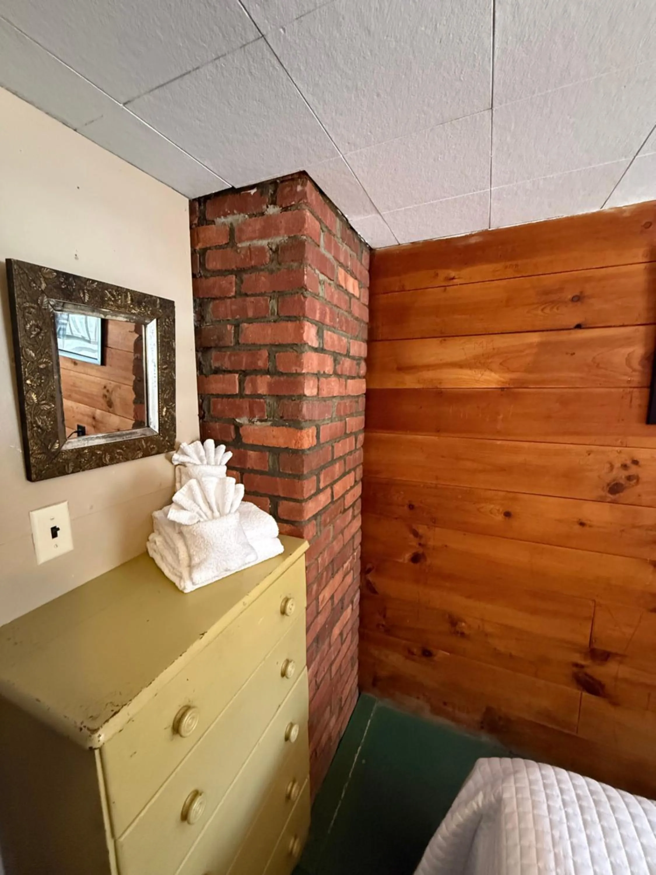 Bed in Cottage Place on Squam Lake