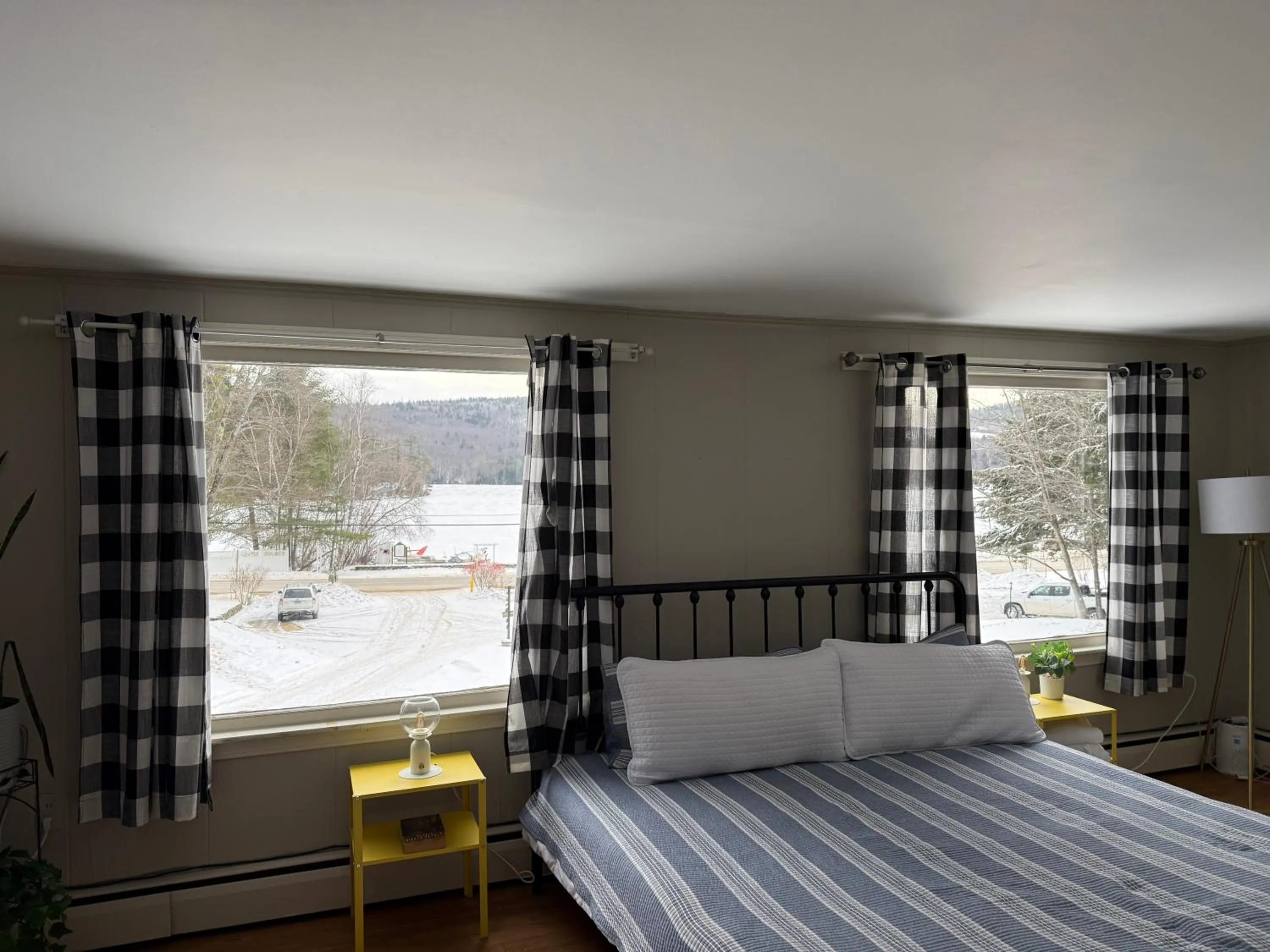 Bed in Cottage Place on Squam Lake