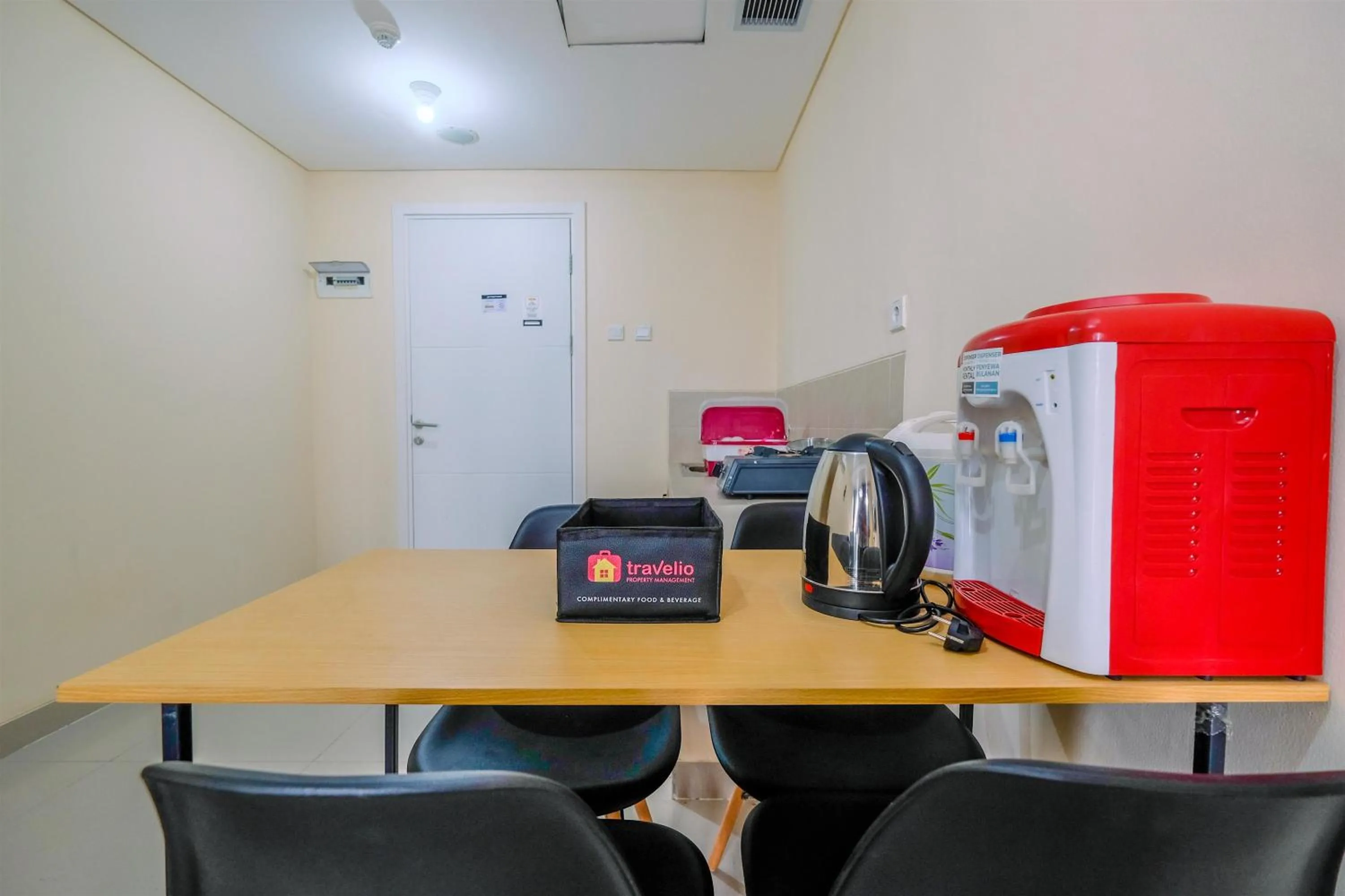 2BR Best Rate Kebayoran Icon Apartment near Gandaria City By Travelio