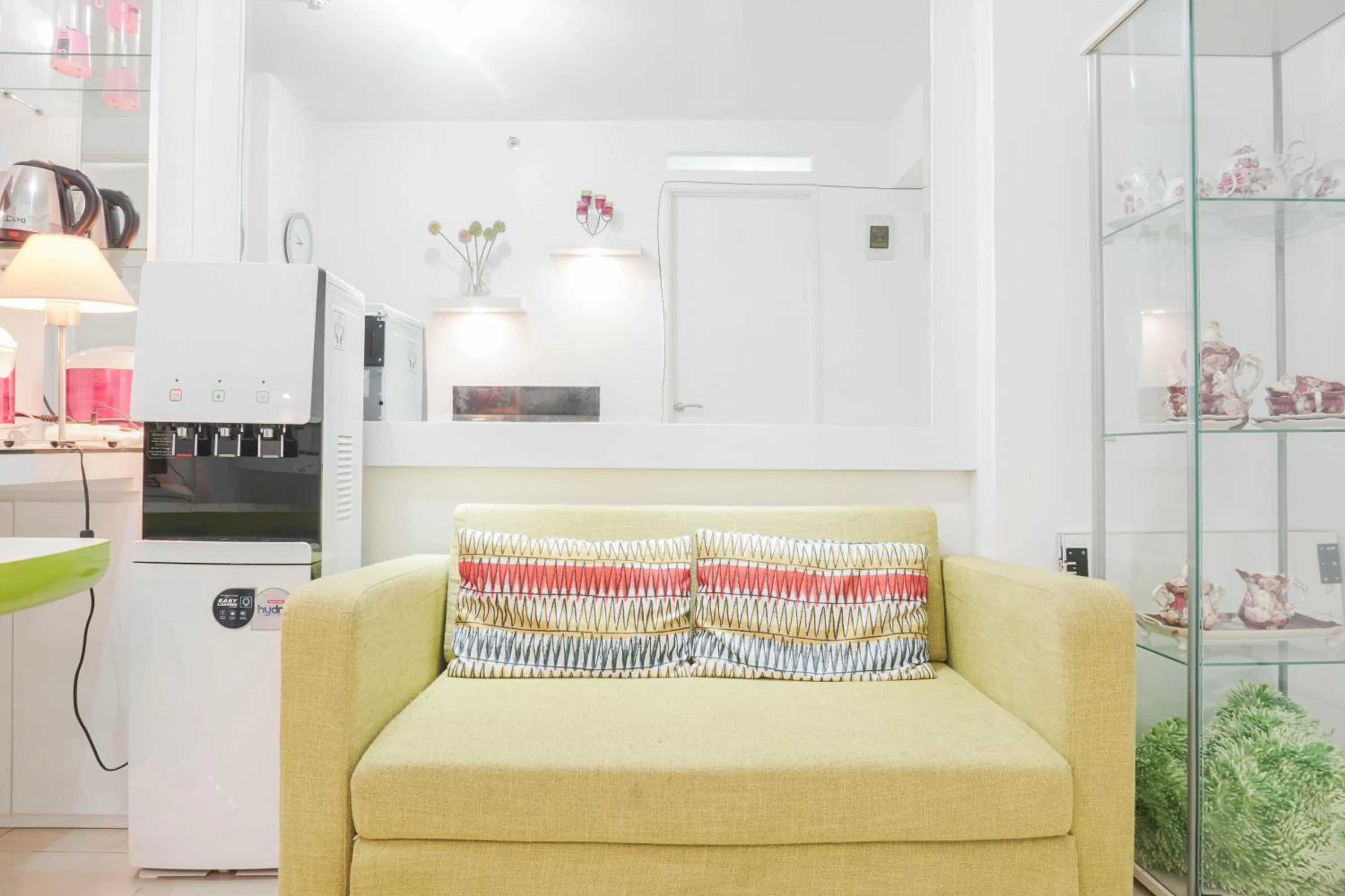 Seating area in Elegant 2BR at Bassura City Apartment By Travelio