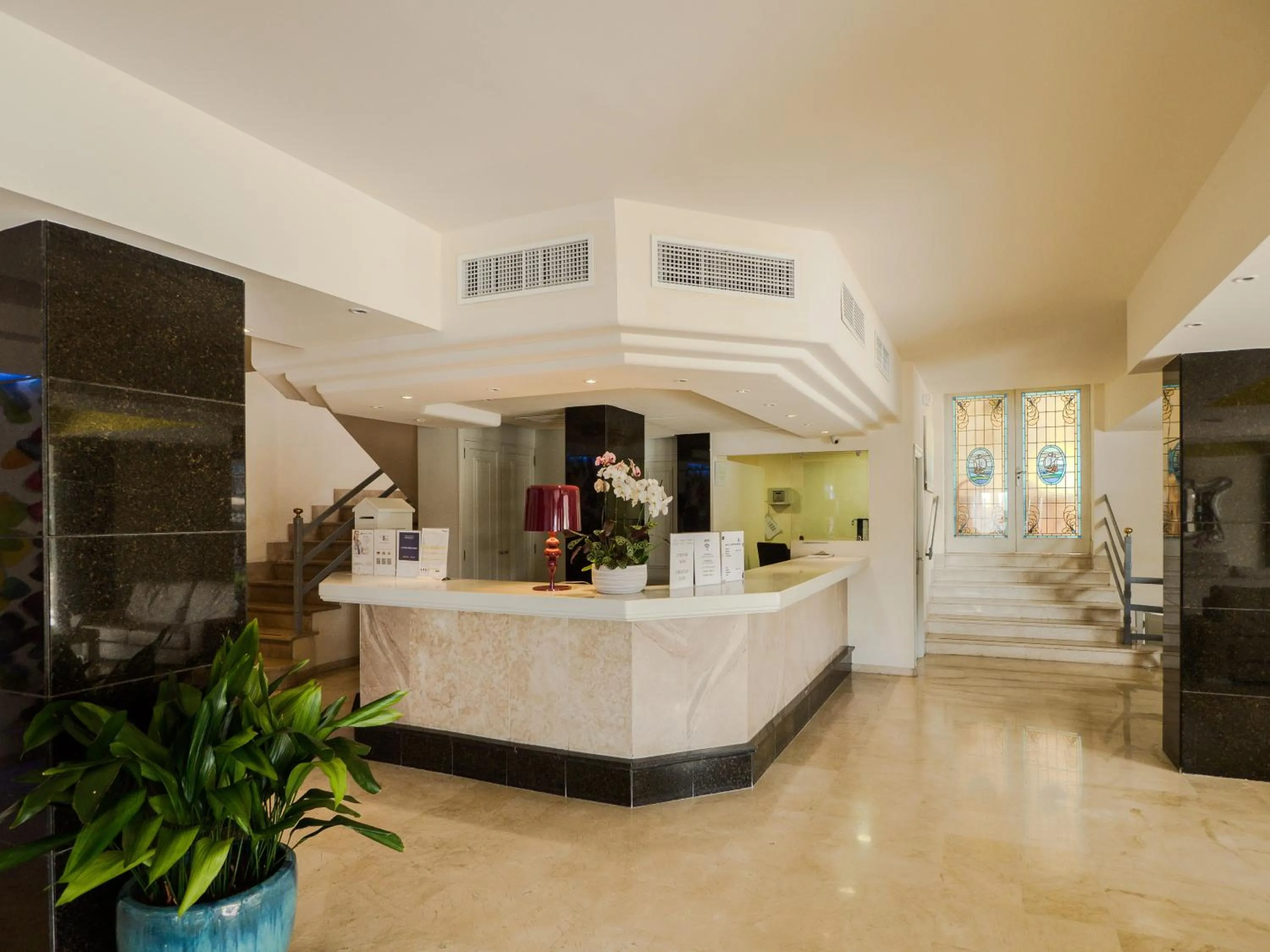 Lobby or reception in Hotel La Santa Maria