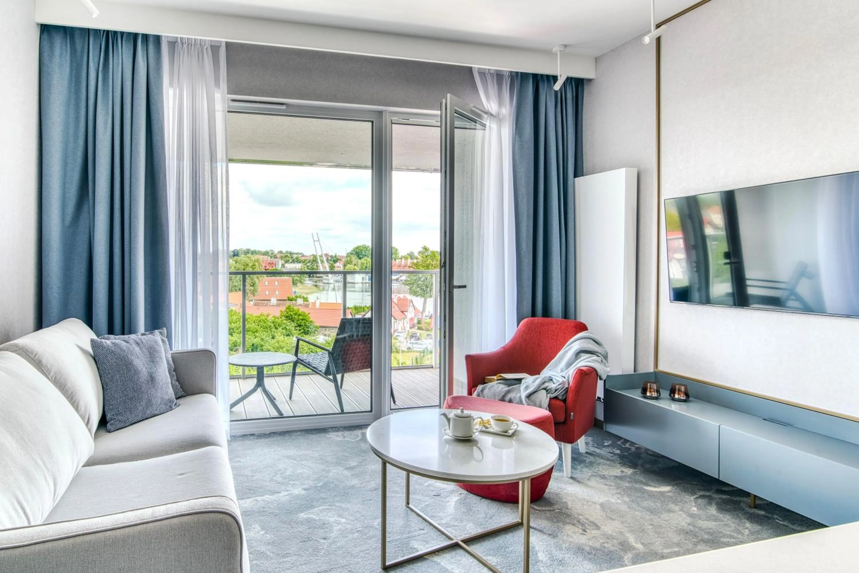 TV and multimedia in Apartamenty Premium N11 Mikołajki - Destigo Hotels