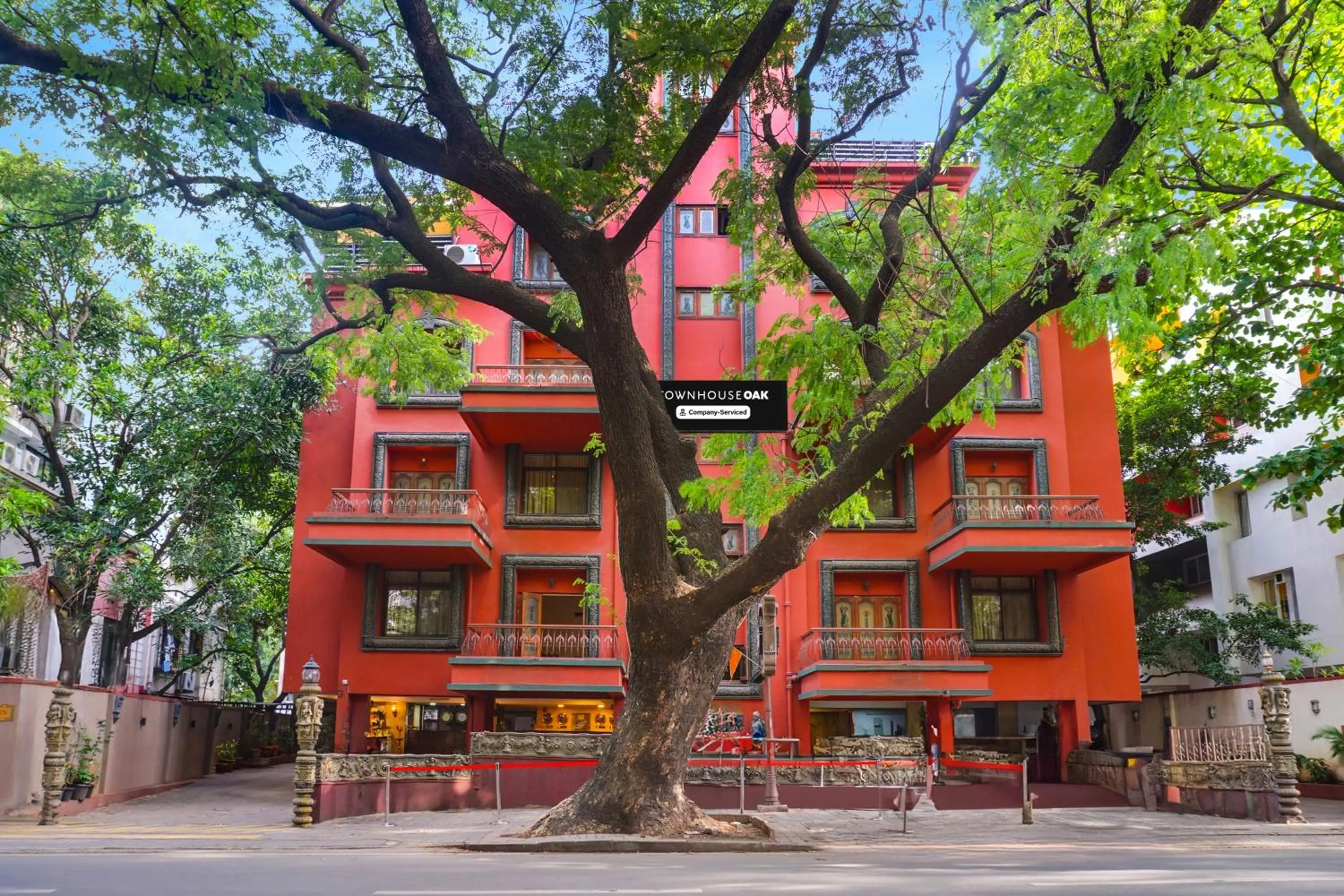 Facade/entrance in Super Townhouse Oak Prabhat Road