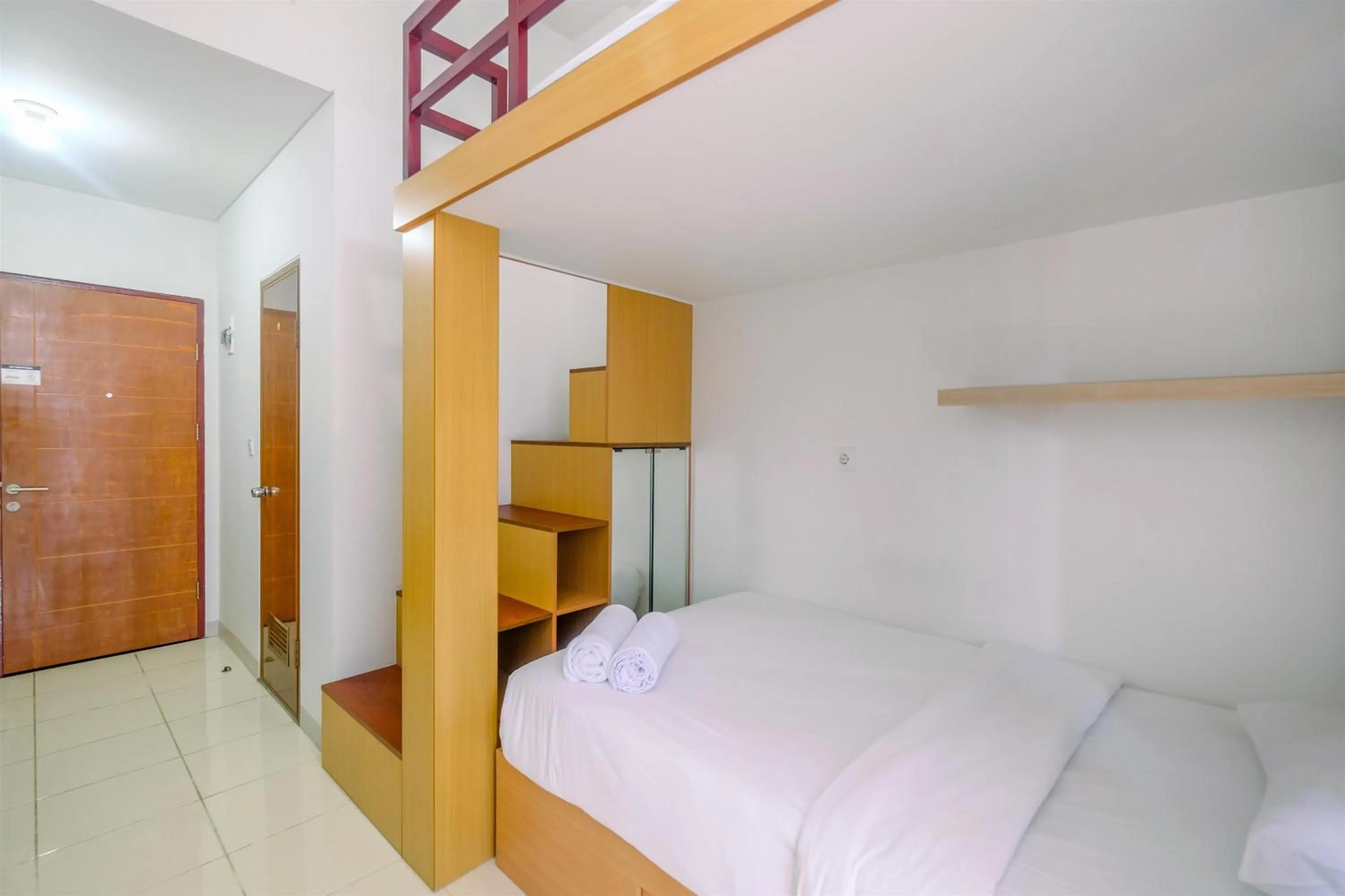 Bed in Great Deal Studio at Dave Apartment near Campus By Travelio