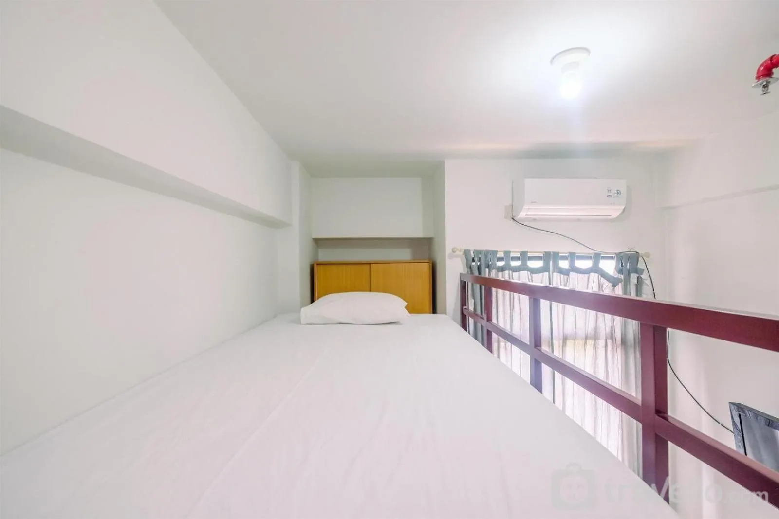 Bed in Great Deal Studio at Dave Apartment near Campus By Travelio