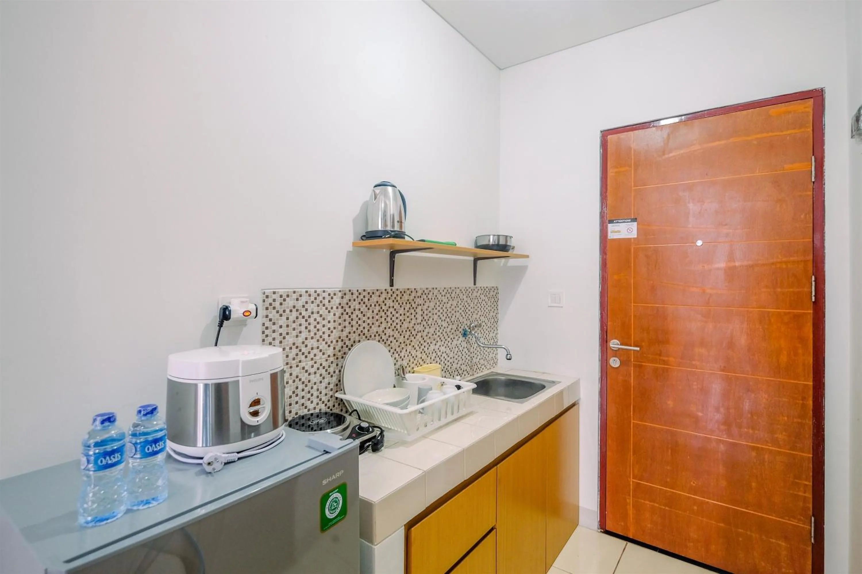 Great Deal Studio at Dave Apartment near Campus By Travelio