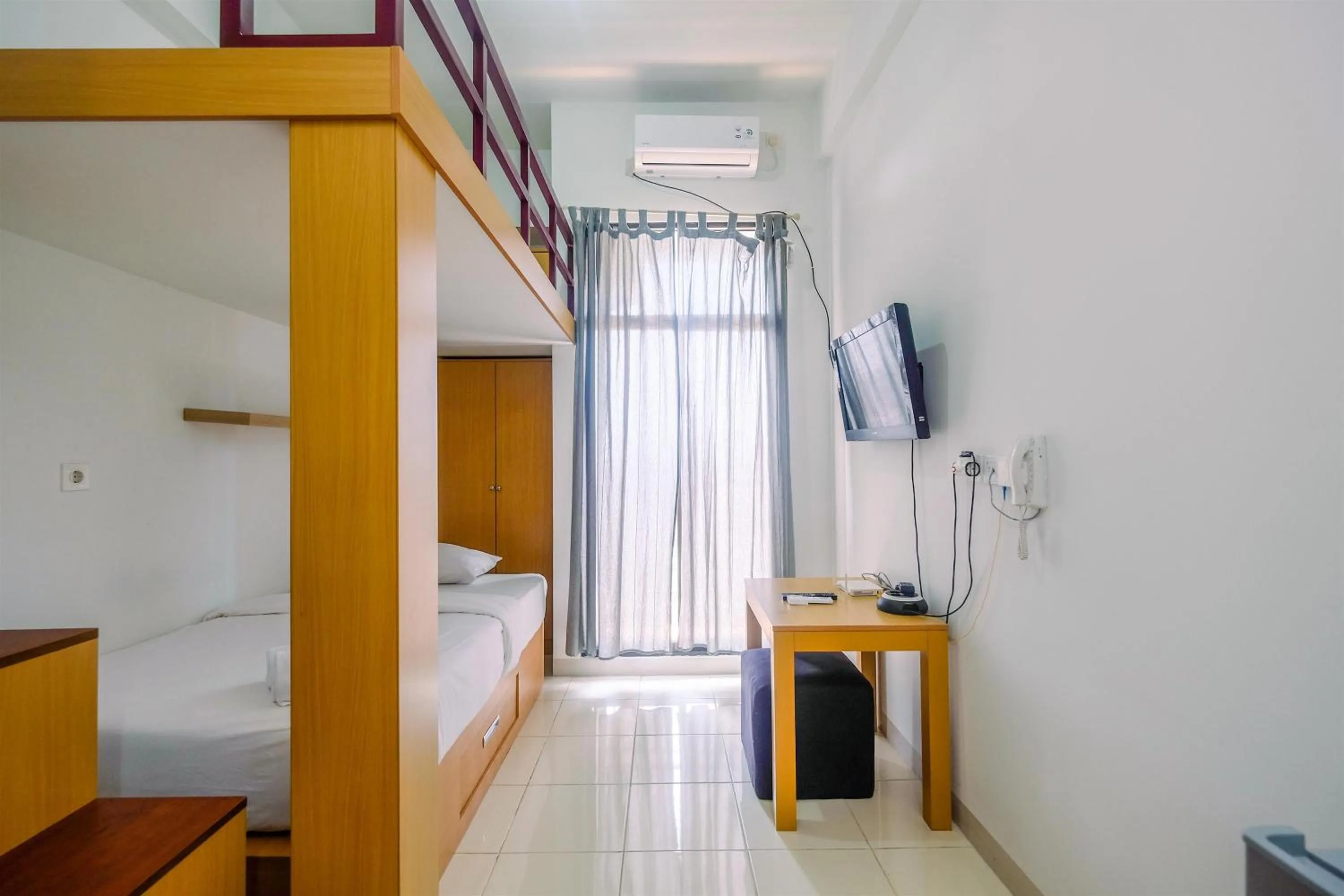 Bed in Great Deal Studio at Dave Apartment near Campus By Travelio