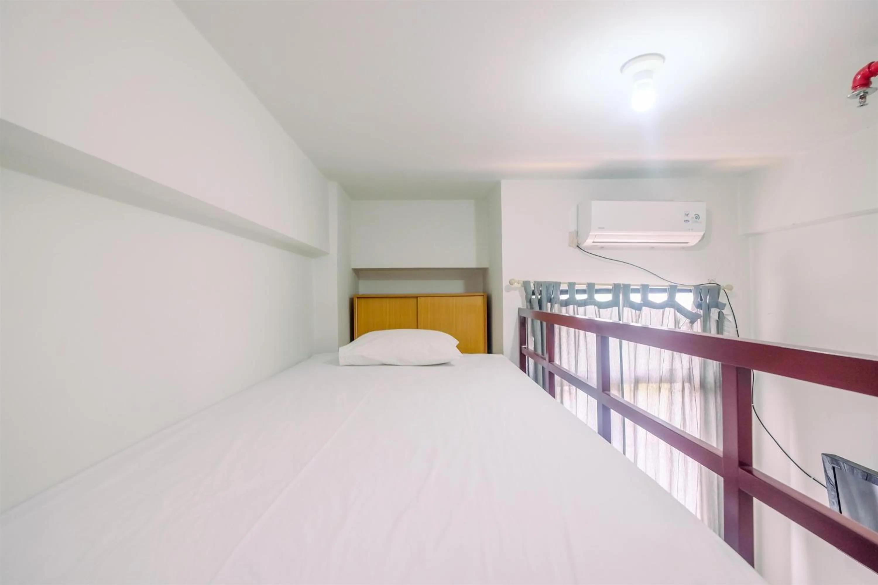 Bed in Great Deal Studio at Dave Apartment near Campus By Travelio