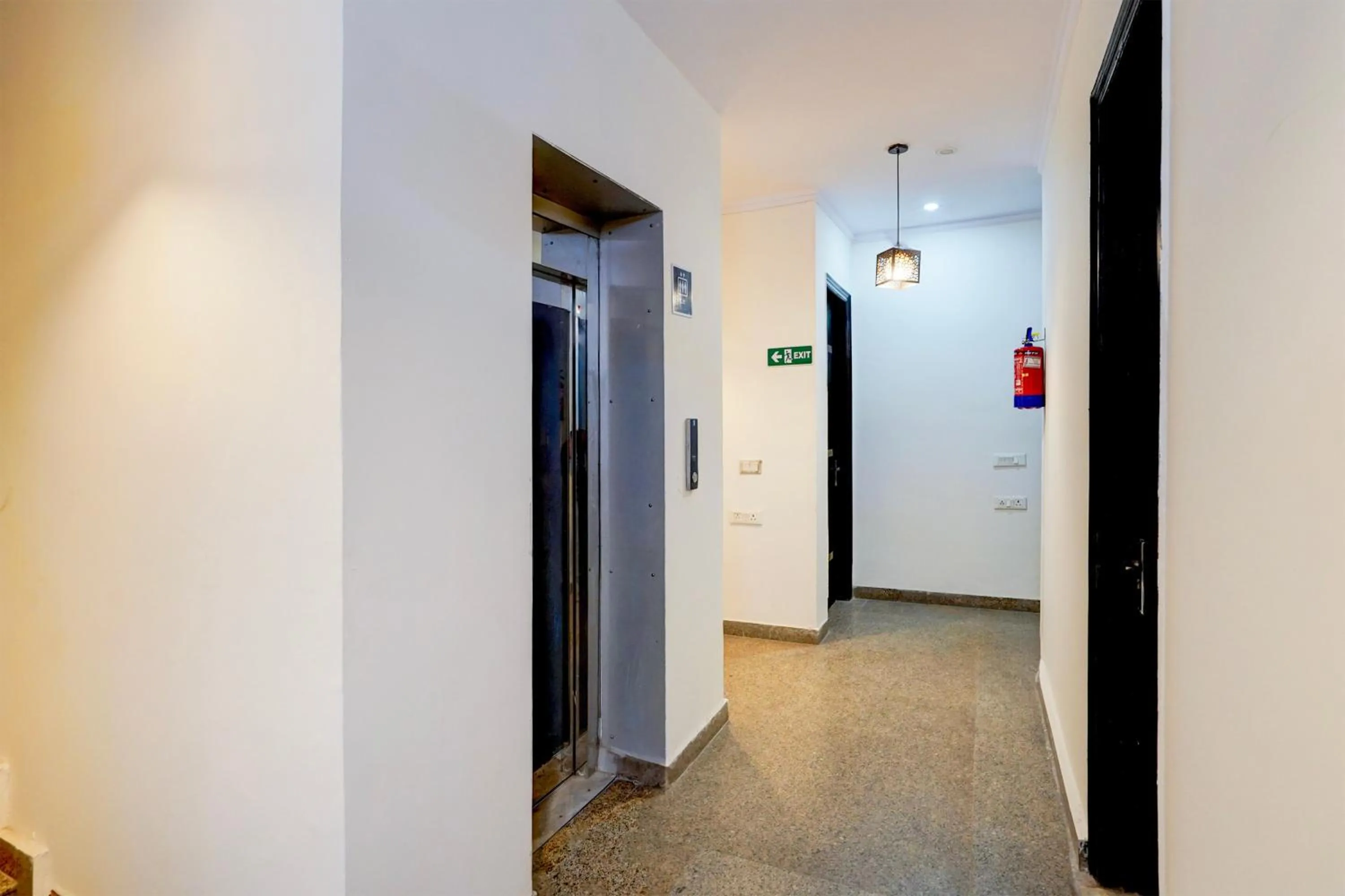 Lobby or reception in Super Townhouse Sector 53 Golf Course Road