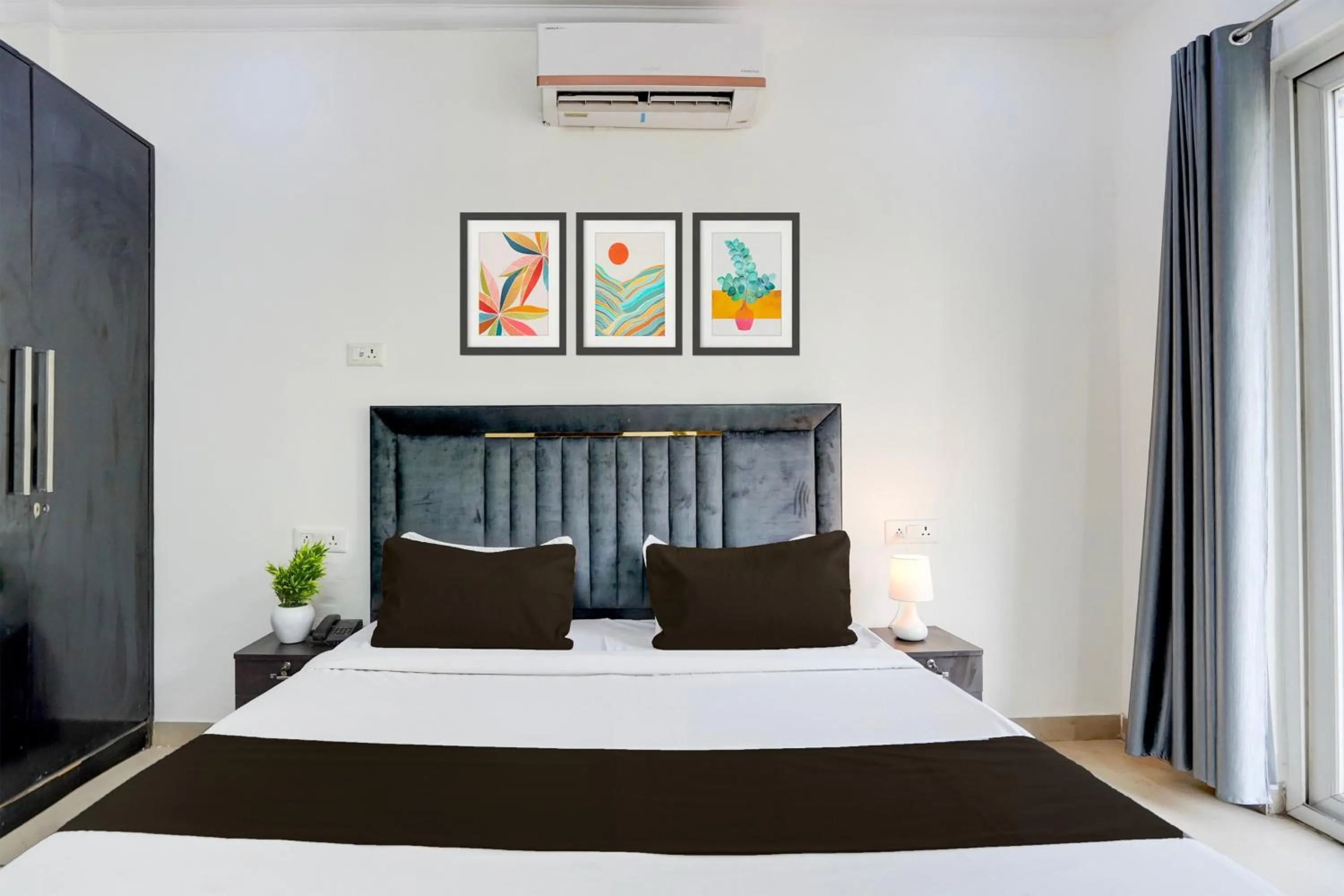 Bedroom, Bed in Super Townhouse Sector 53 Golf Course Road