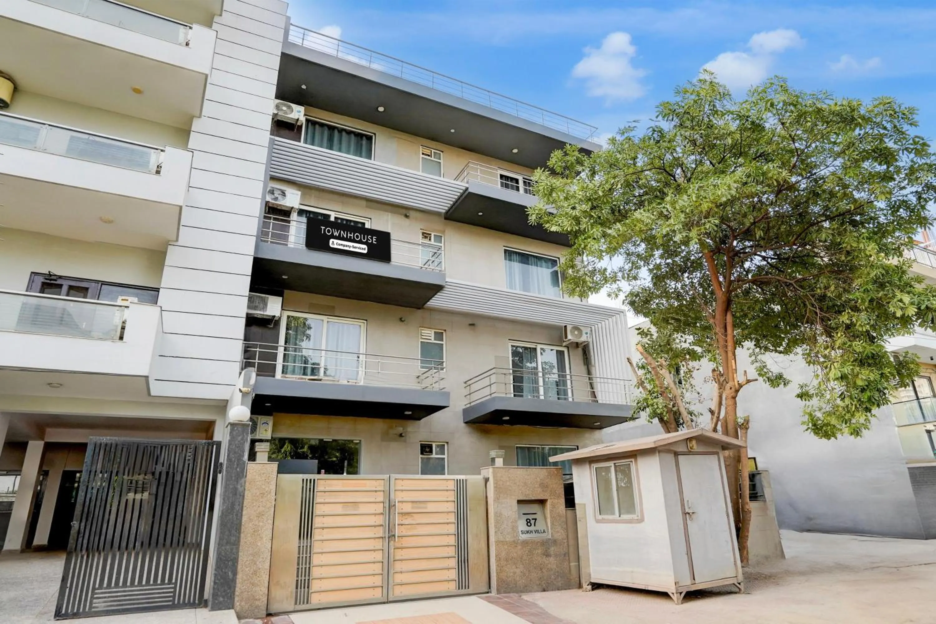 Facade/entrance in Super Townhouse Sector 53 Golf Course Road