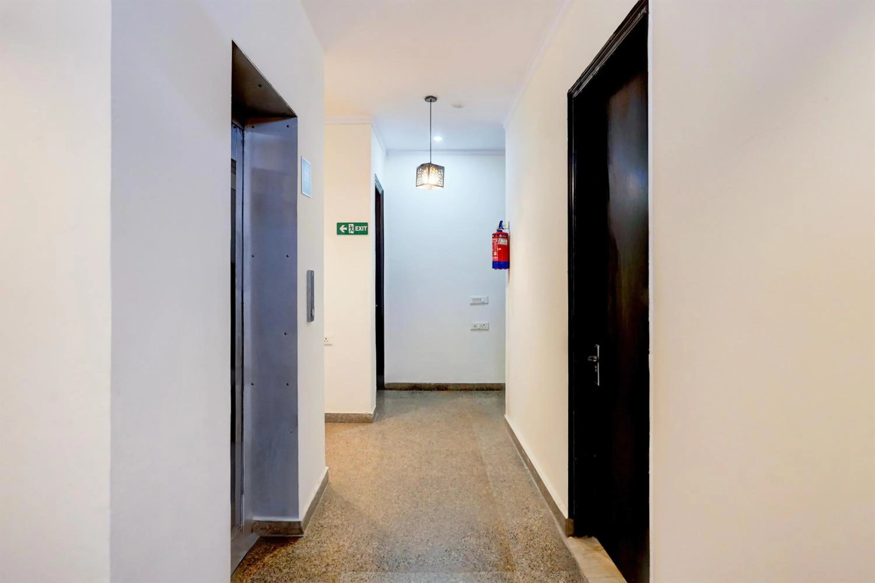 Lobby or reception in Super Townhouse Sector 53 Golf Course Road