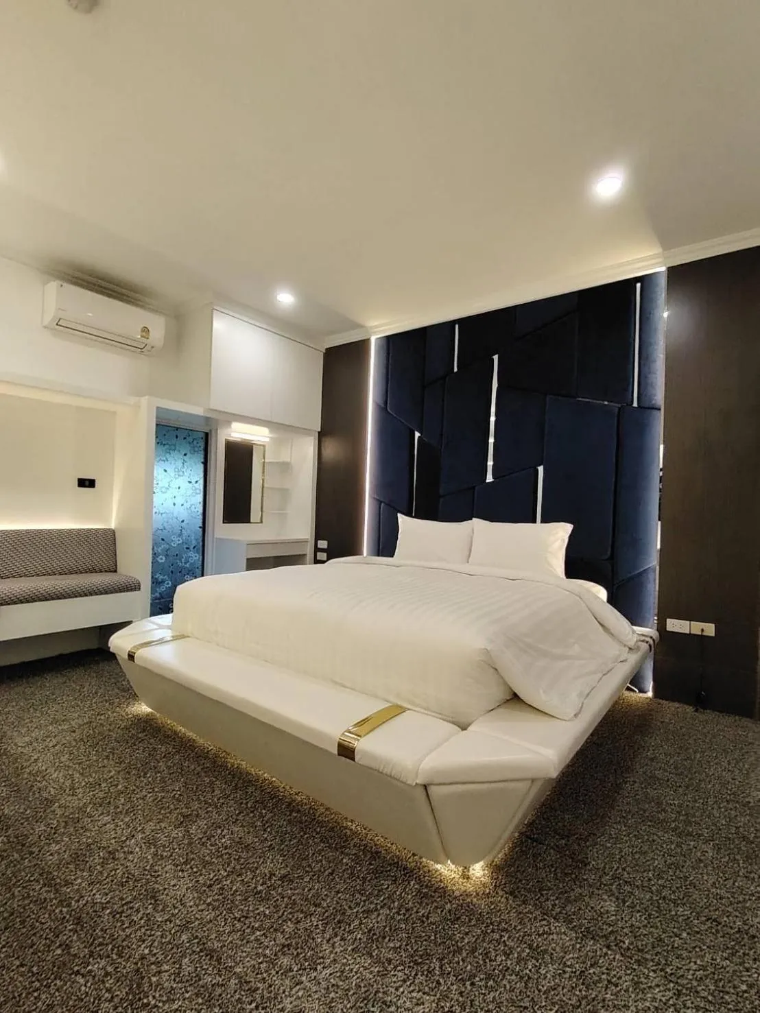 Bed in DEBUA White House